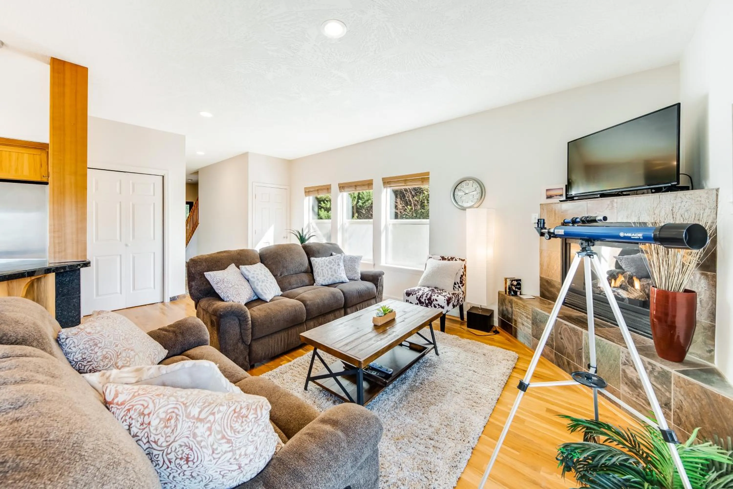 Yaquina Lighthouse View Beach Home