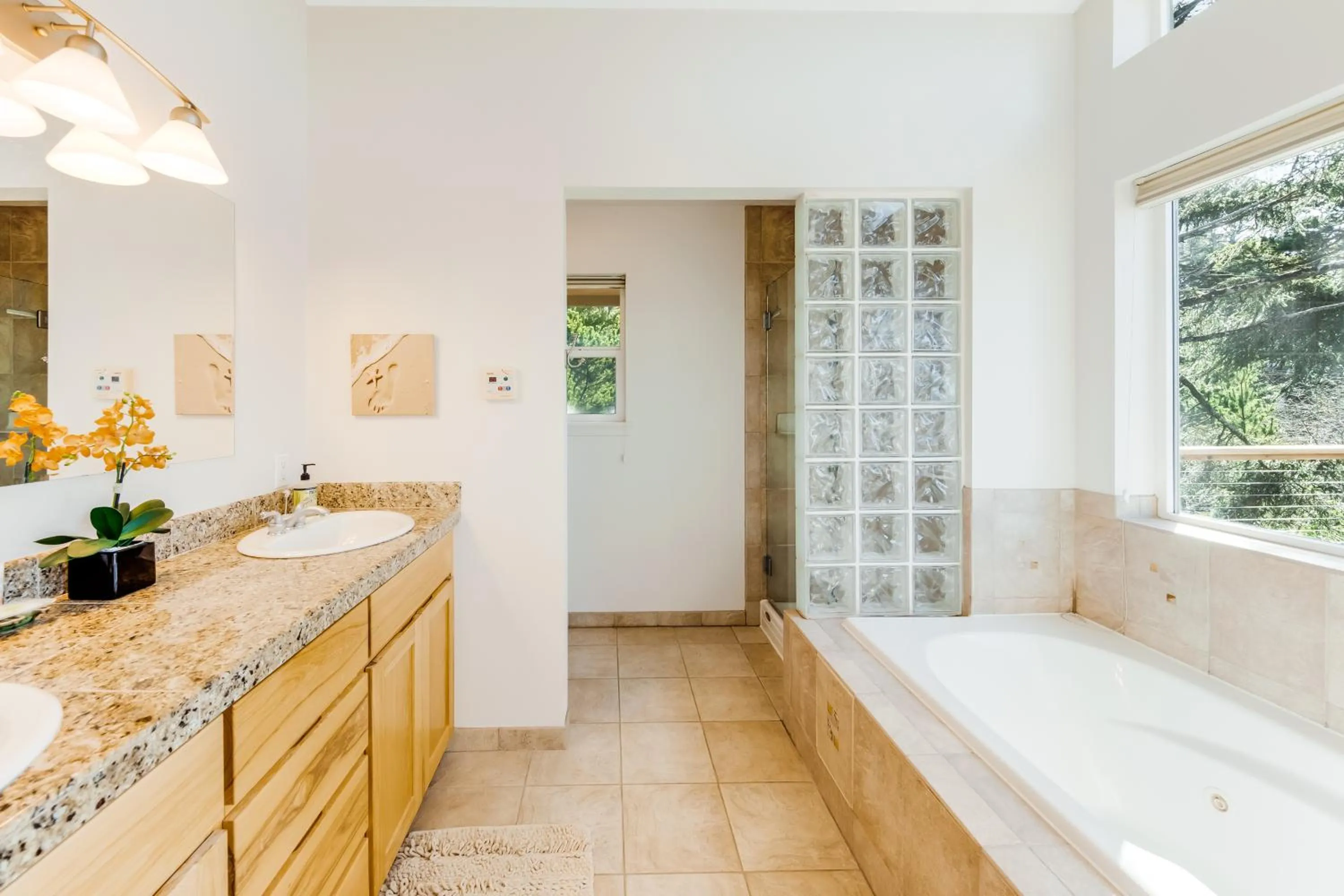 Yaquina Lighthouse View Beach Home