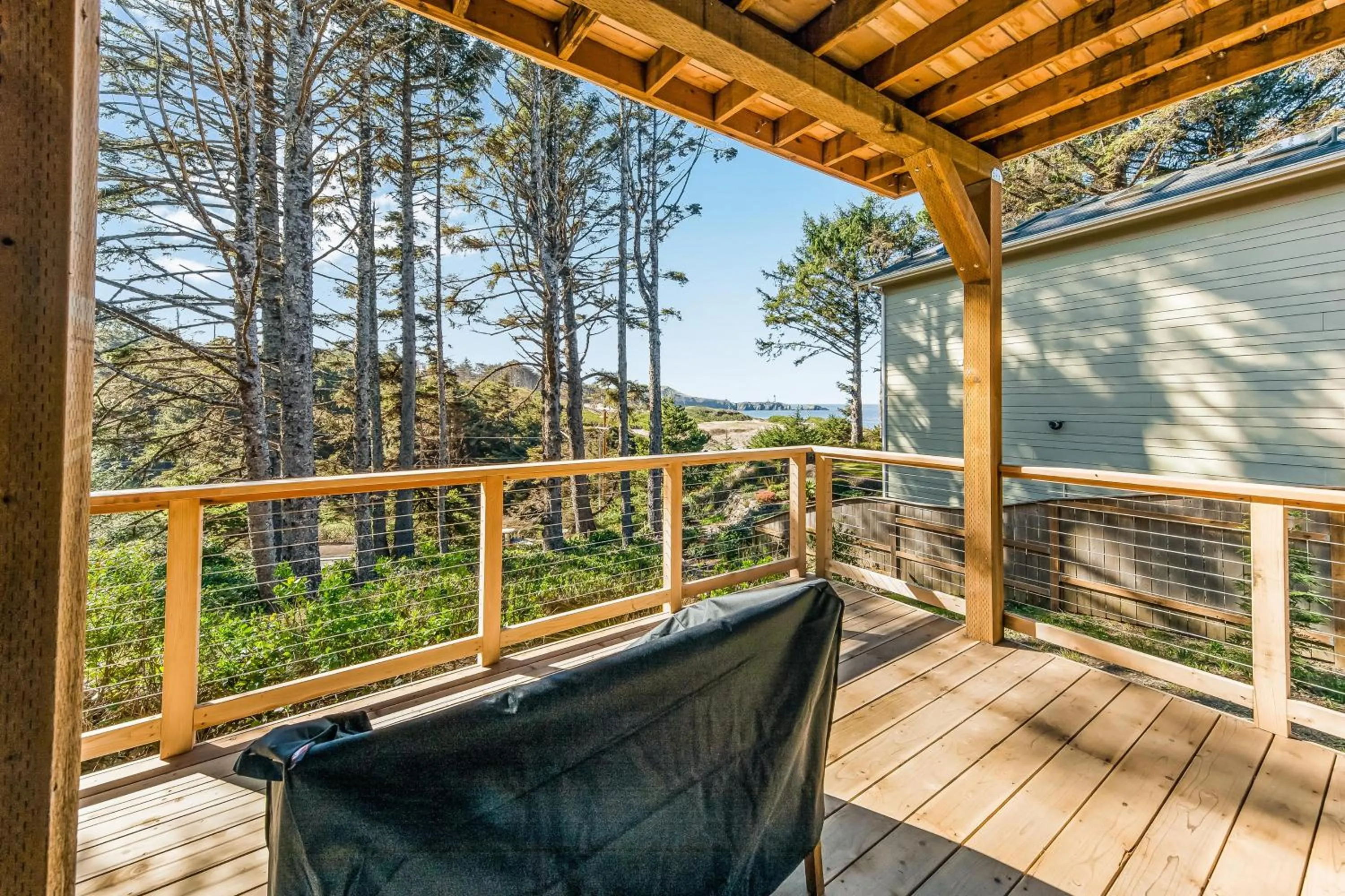 Yaquina Lighthouse View Beach Home