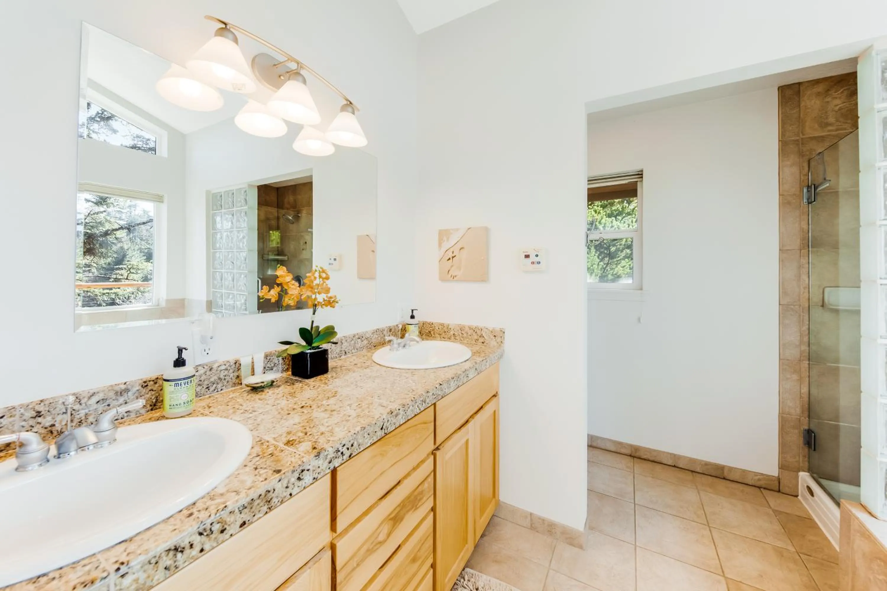 Yaquina Lighthouse View Beach Home