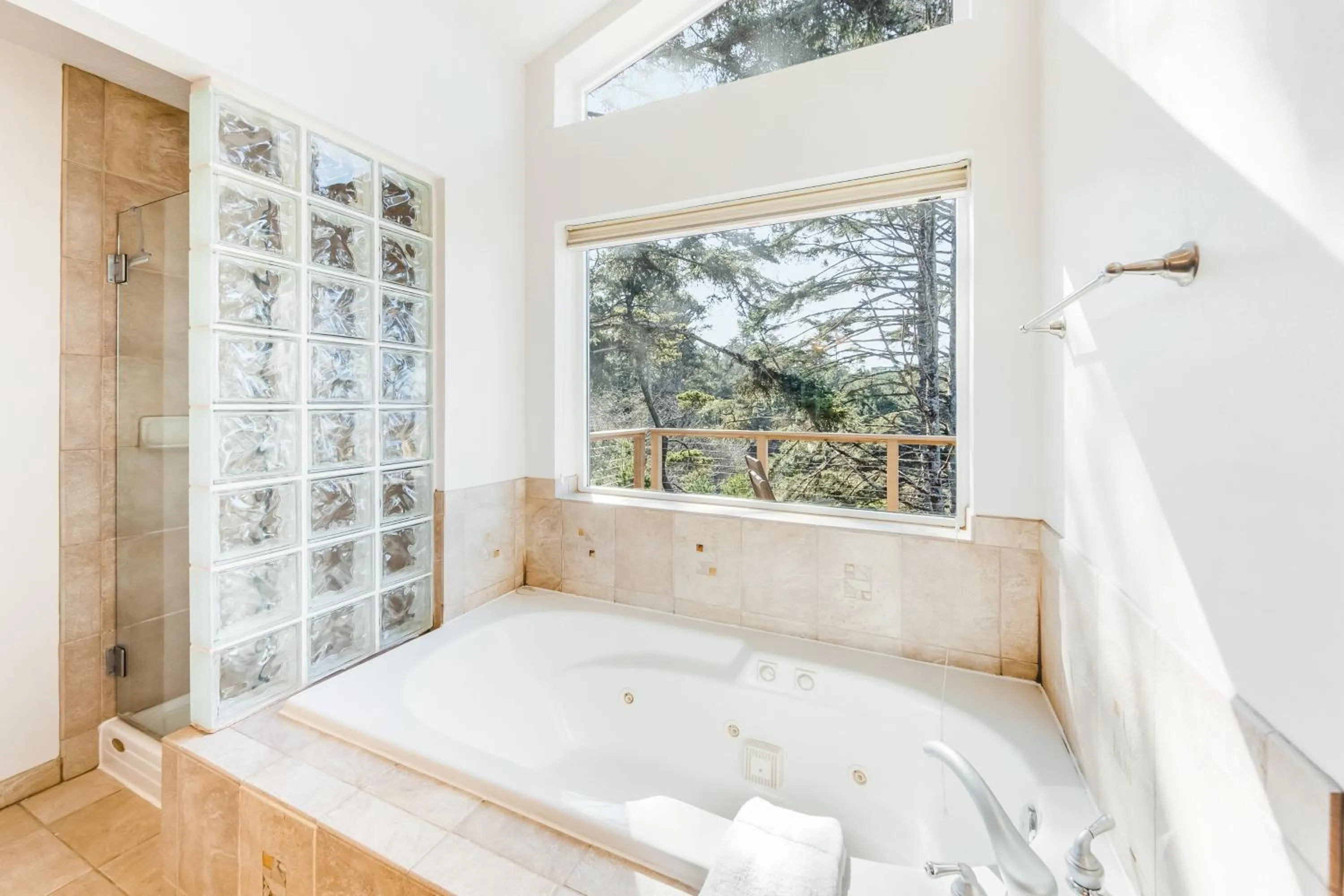 Yaquina Lighthouse View Beach Home