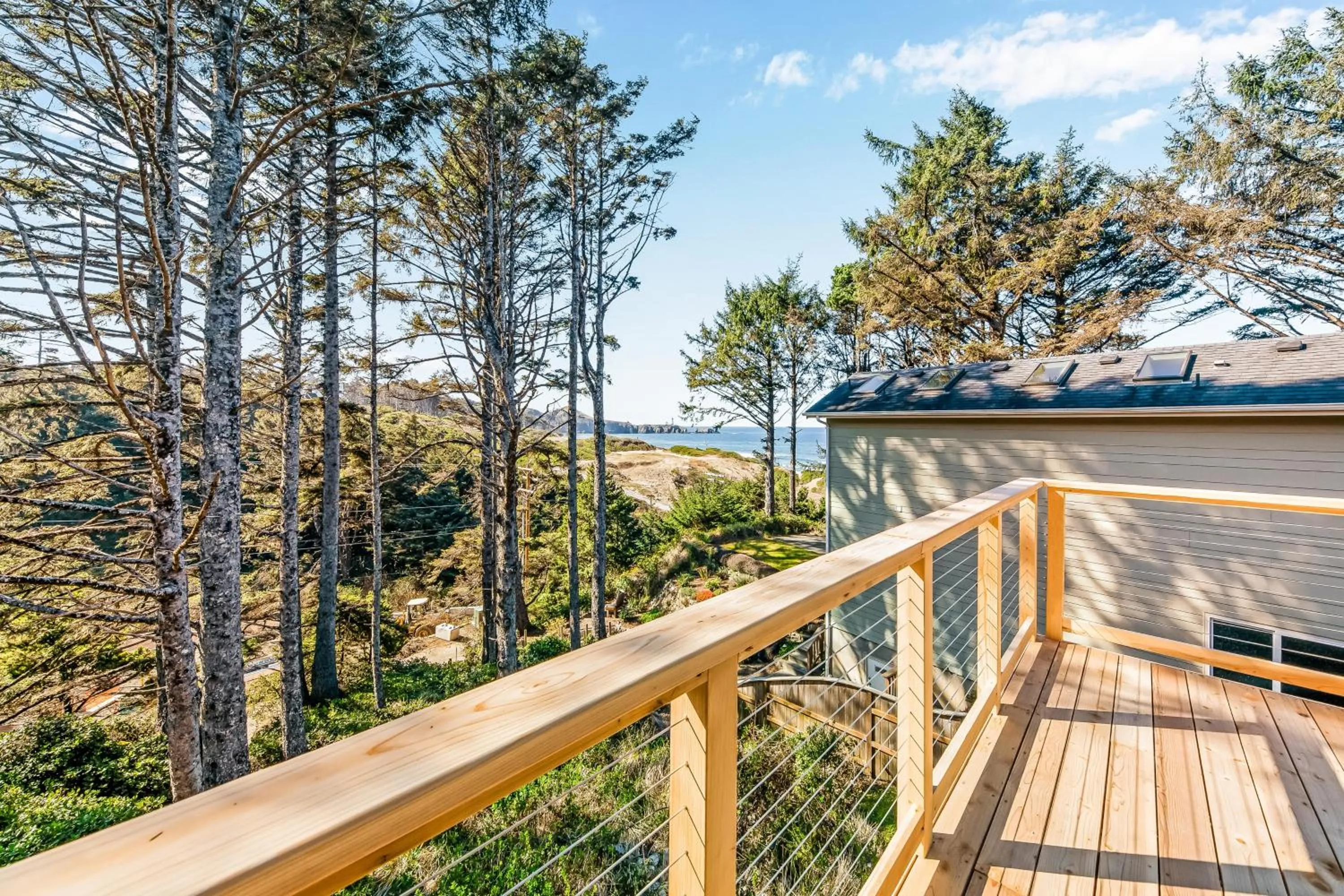 Yaquina Lighthouse View Beach Home