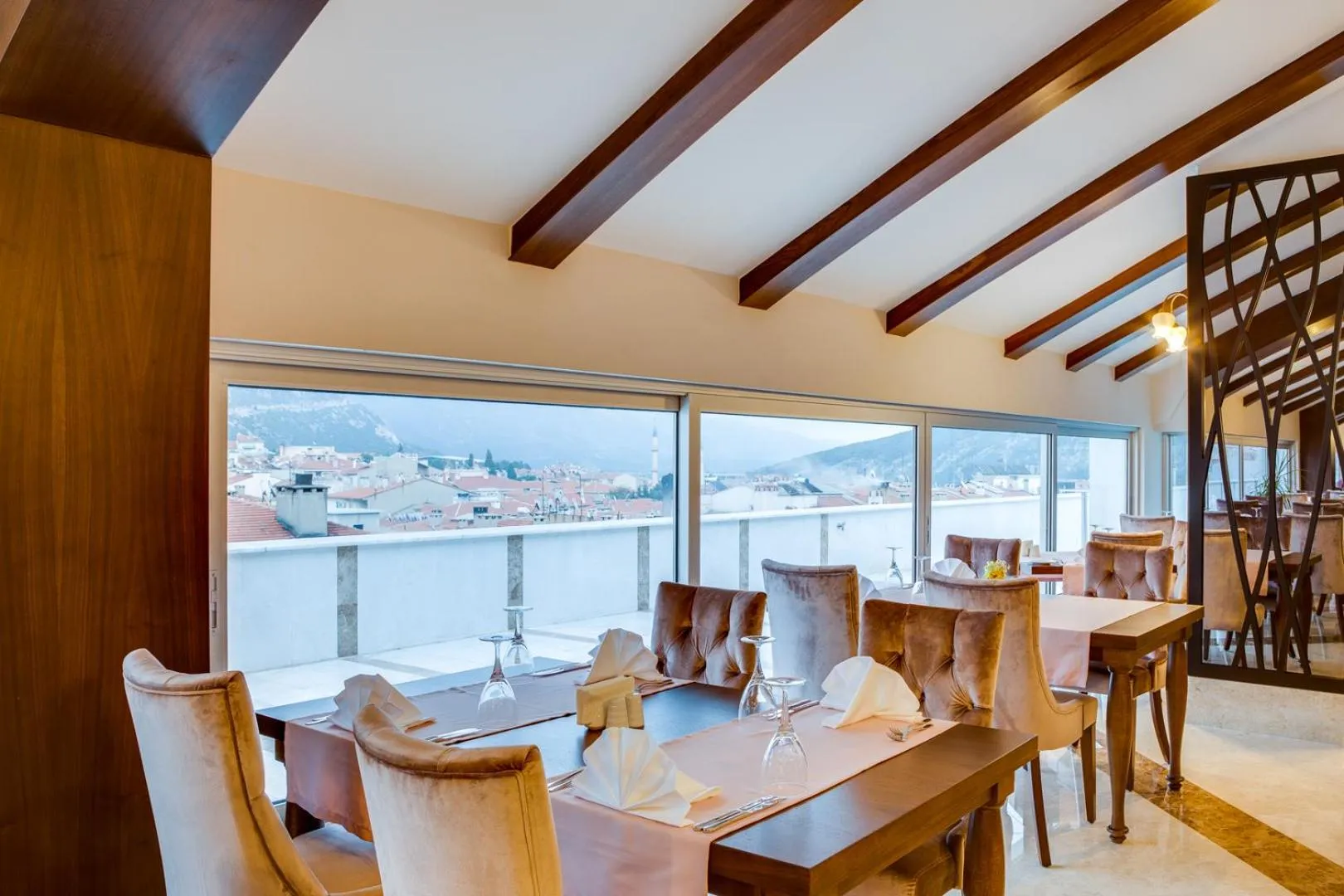 Restaurant/places to eat in Demircioğlu Park Hotel