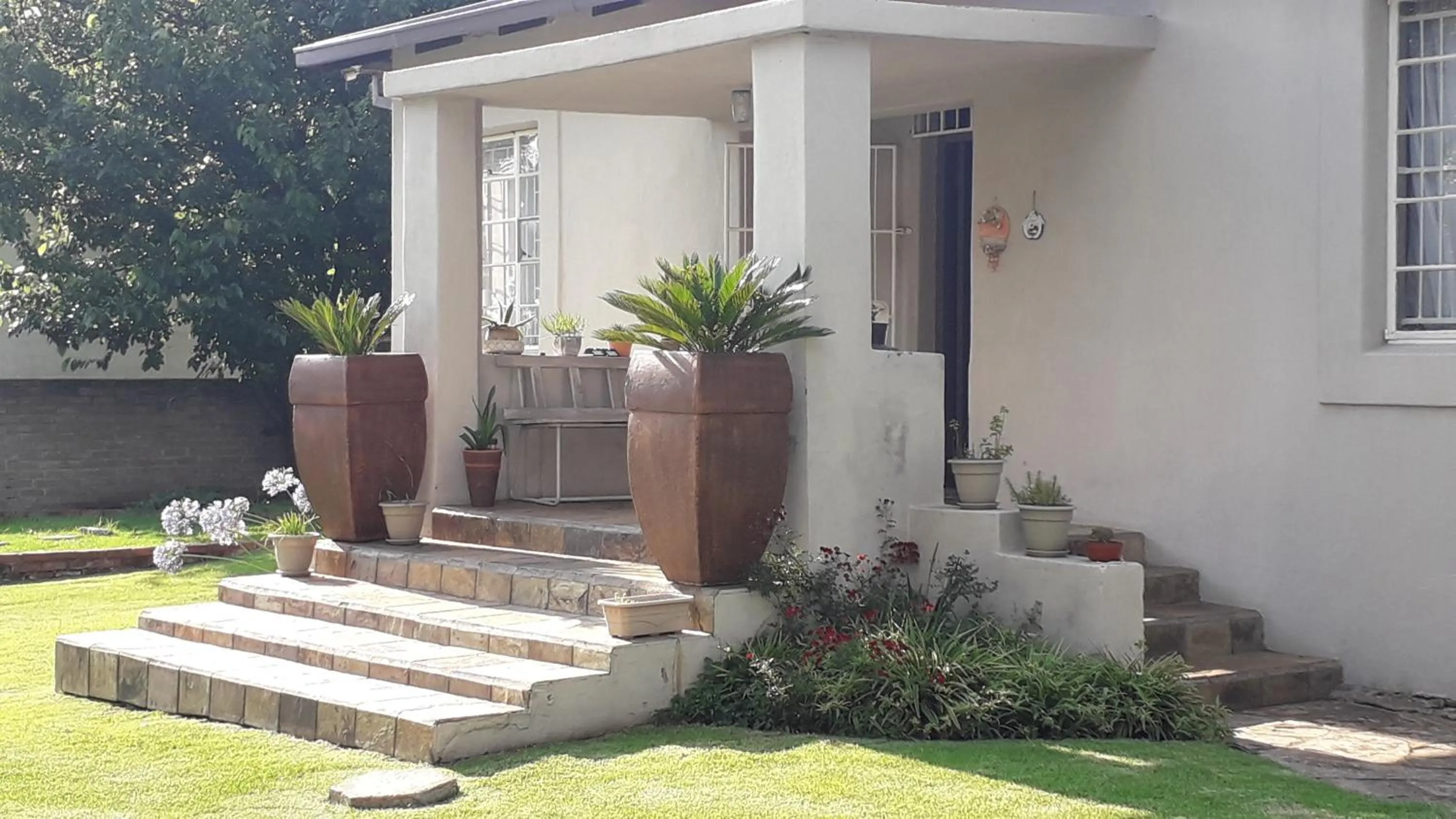 Property building in Lallapanzi Country Stay