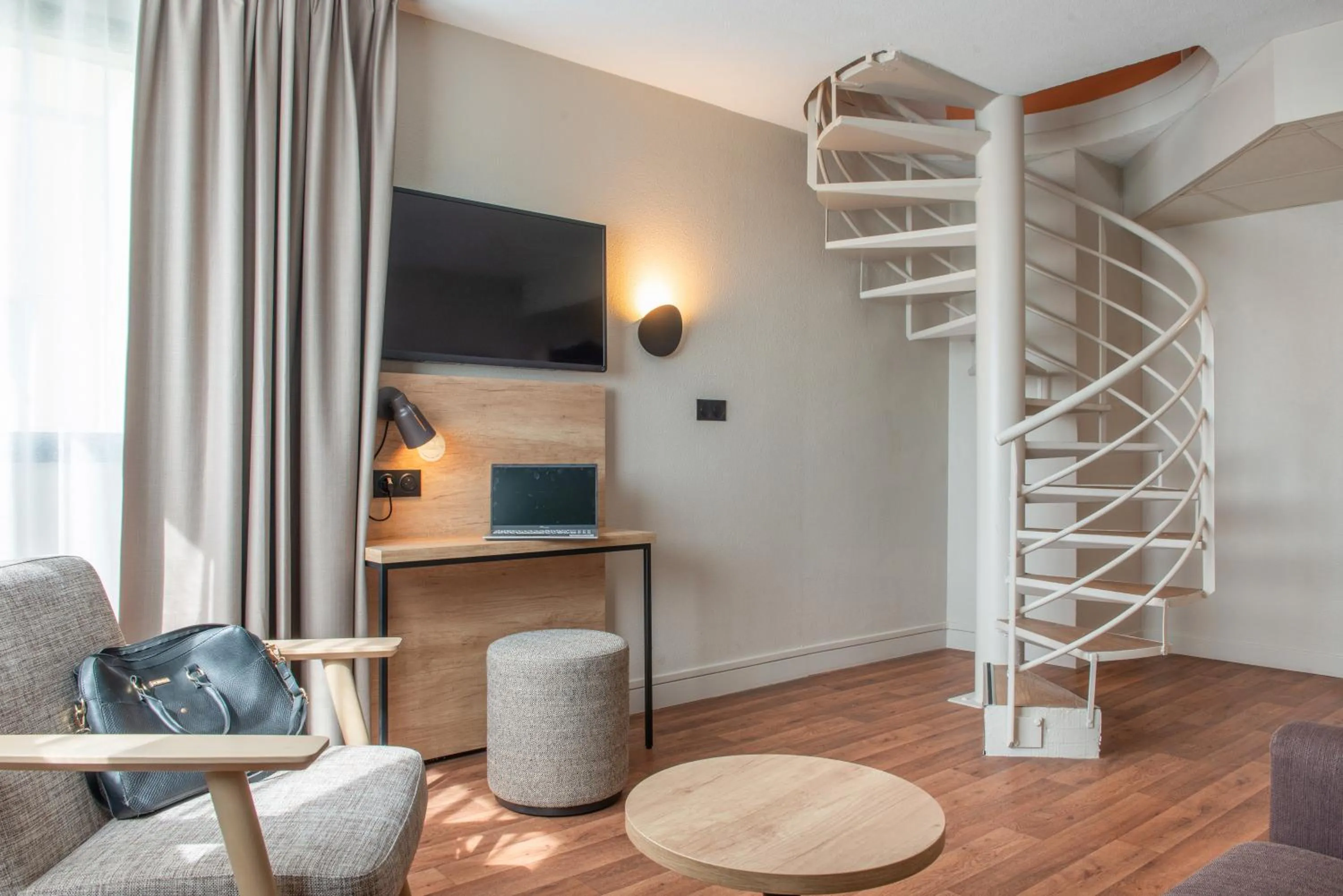 TV and multimedia in The Originals City, Hôtel Alteora, Poitiers Site du Futuroscope