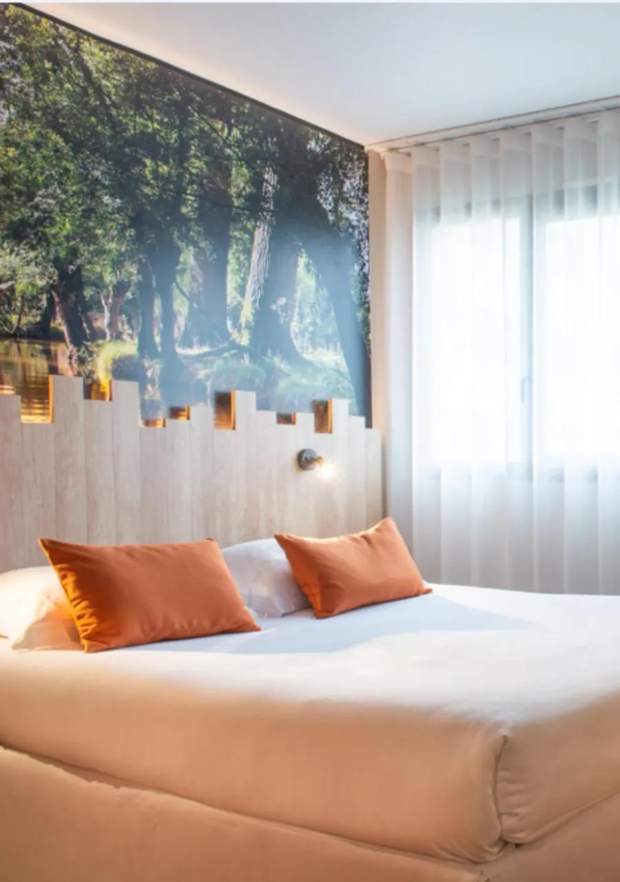 Bedroom, Bed in The Originals City, Hôtel Alteora, Poitiers Site du Futuroscope