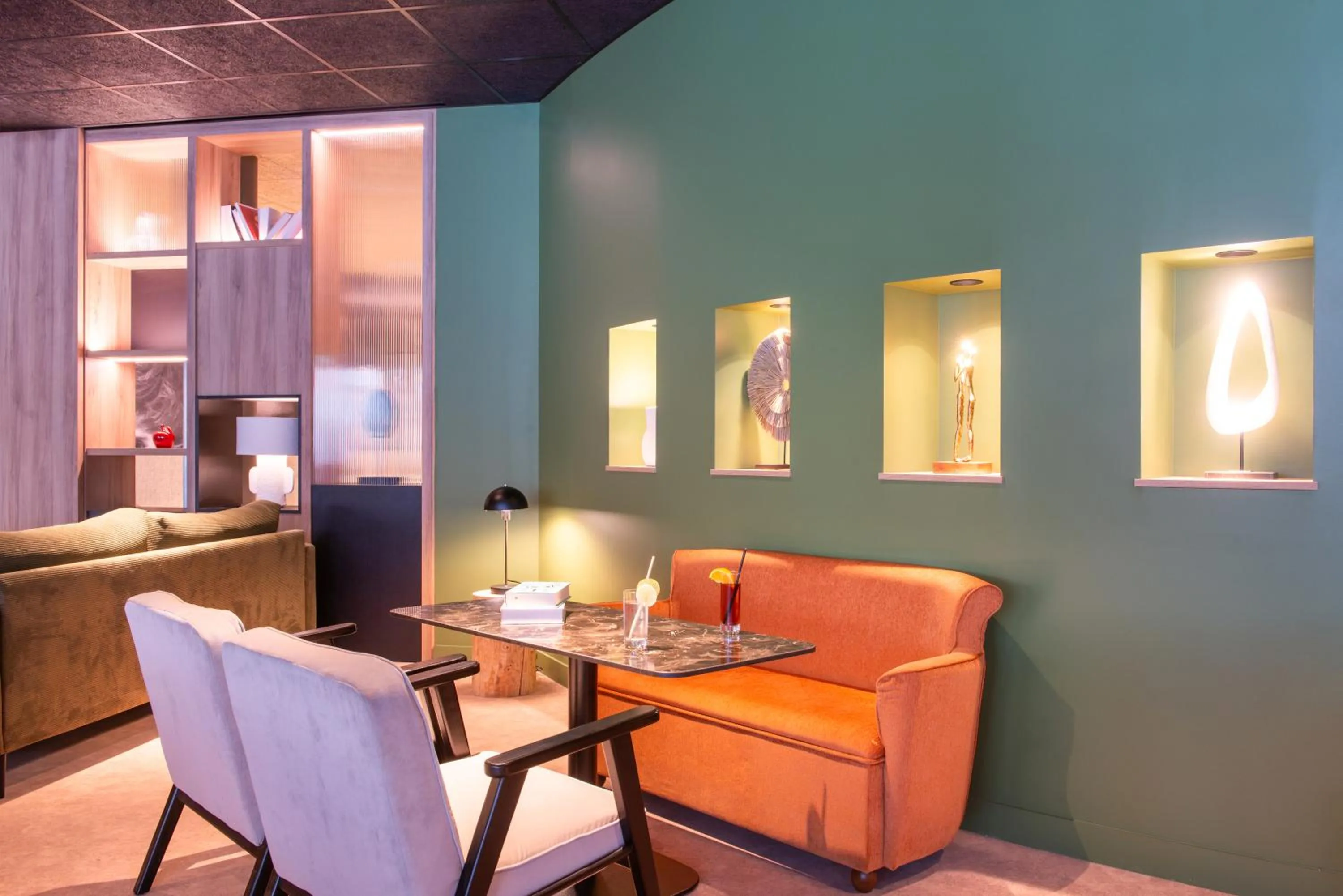 Communal lounge/ TV room in The Originals City, Hôtel Alteora, Poitiers Site du Futuroscope