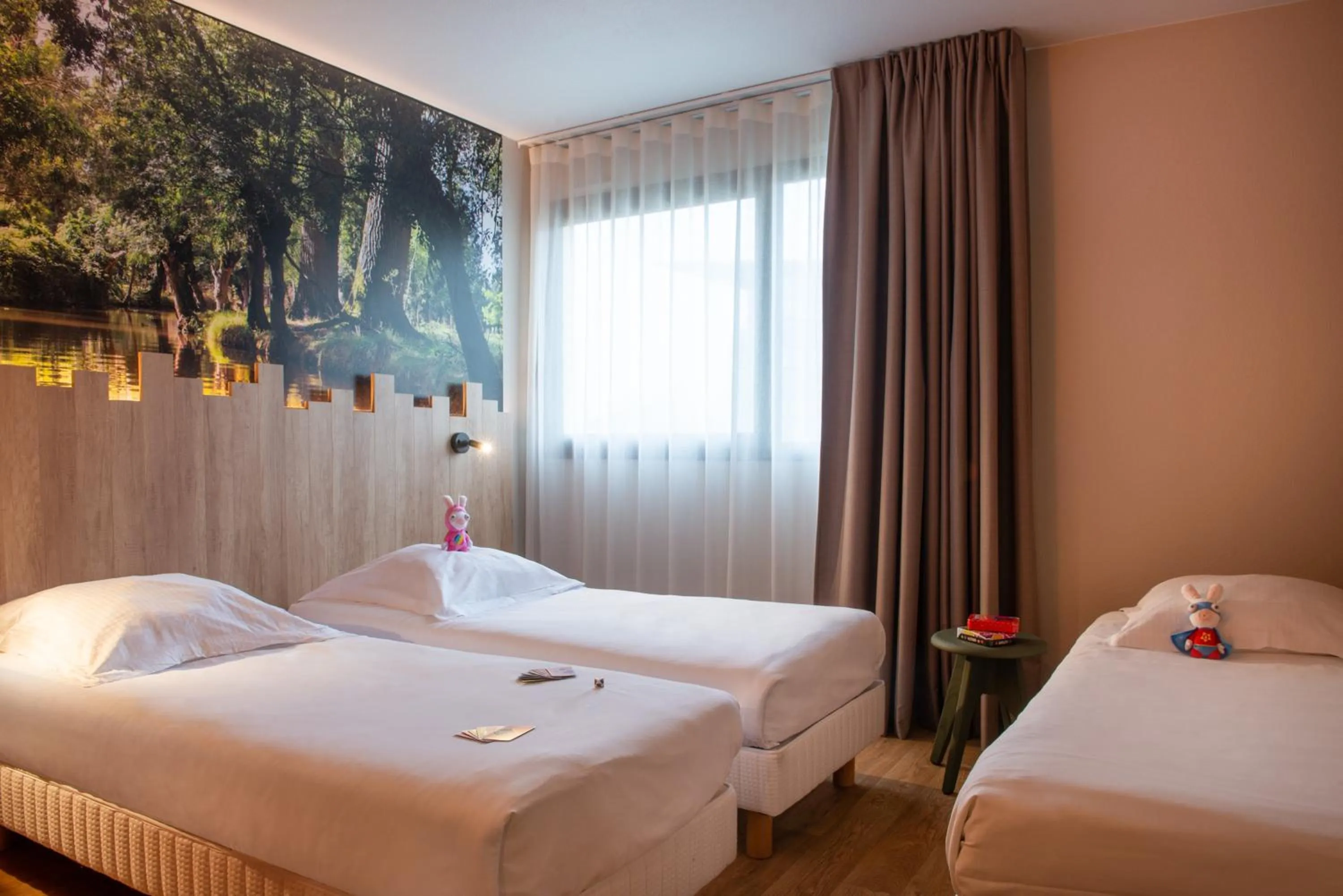 Bedroom, Bed in The Originals City, Hôtel Alteora, Poitiers Site du Futuroscope