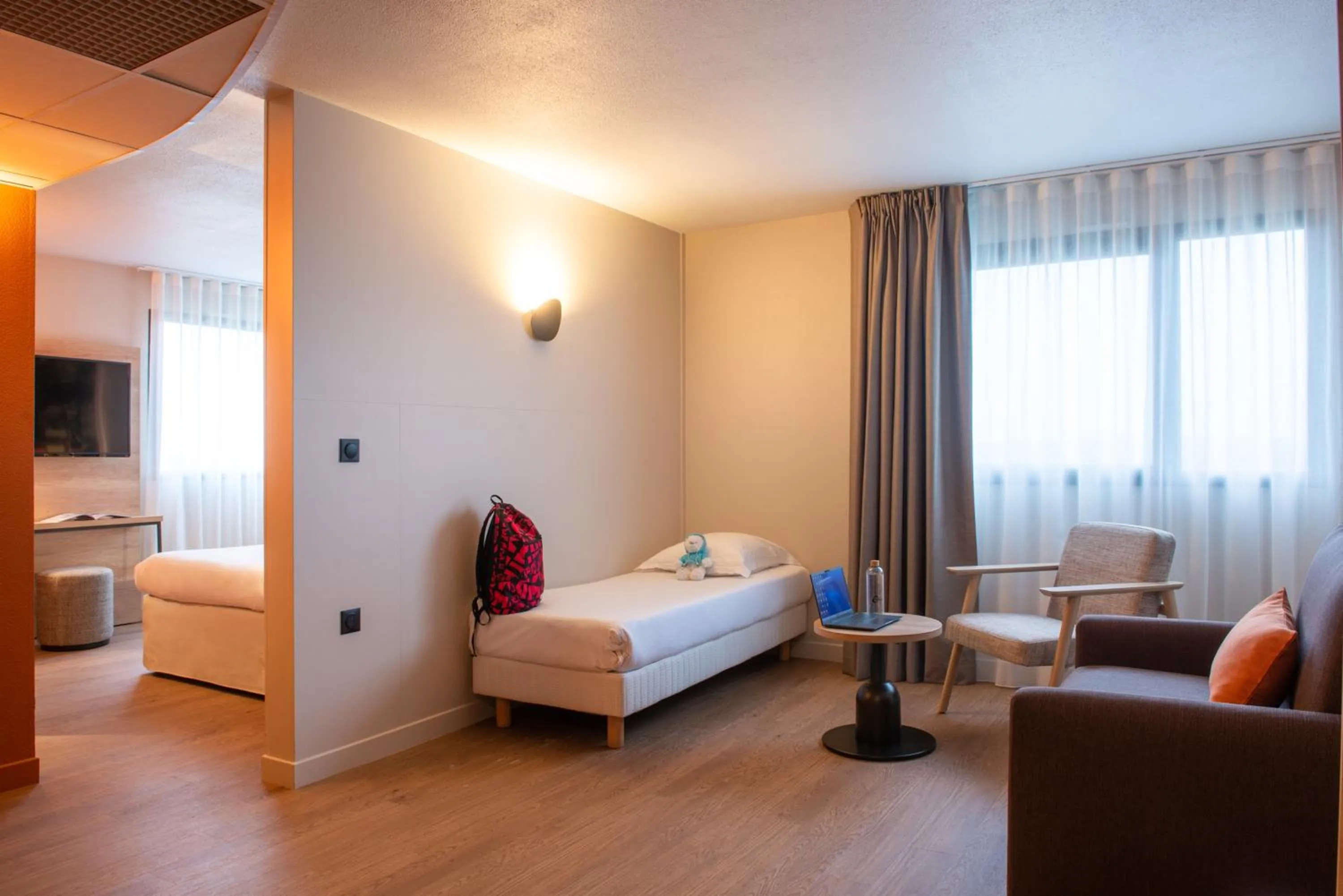 Bedroom, Bed in The Originals City, Hôtel Alteora, Poitiers Site du Futuroscope