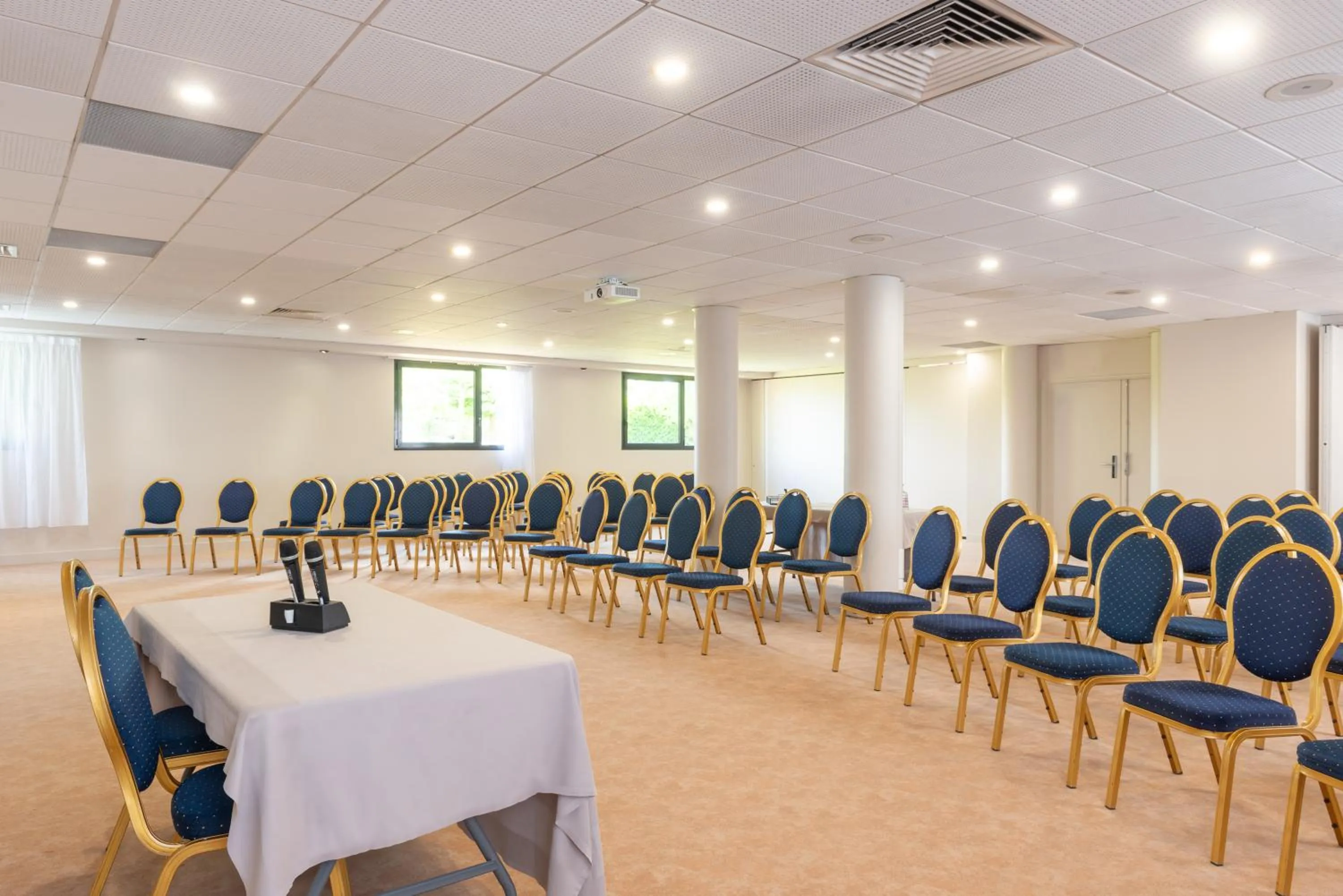 Meeting/conference room in The Originals City, Hôtel Alteora, Poitiers Site du Futuroscope