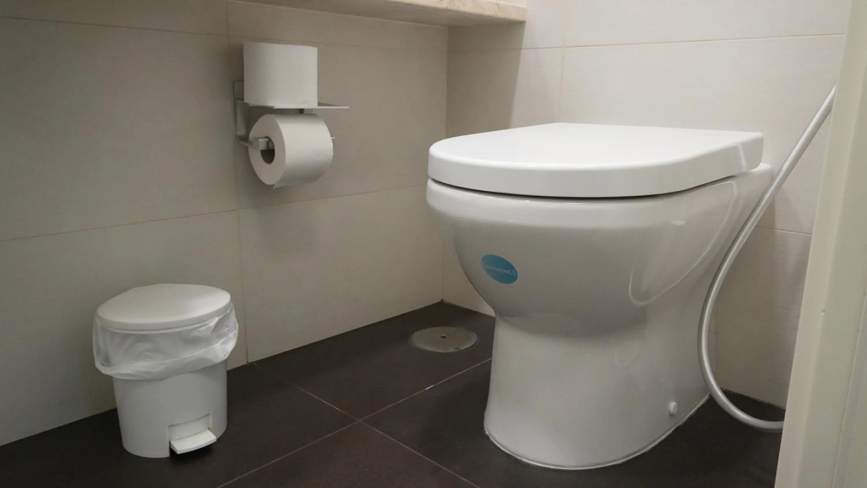 Toilet in Luca Giordano 142 B&B