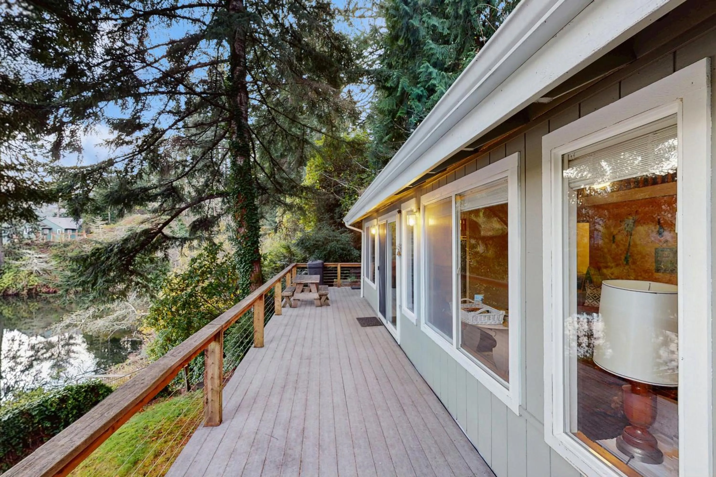 Rustic Retreat on Mercer Lake