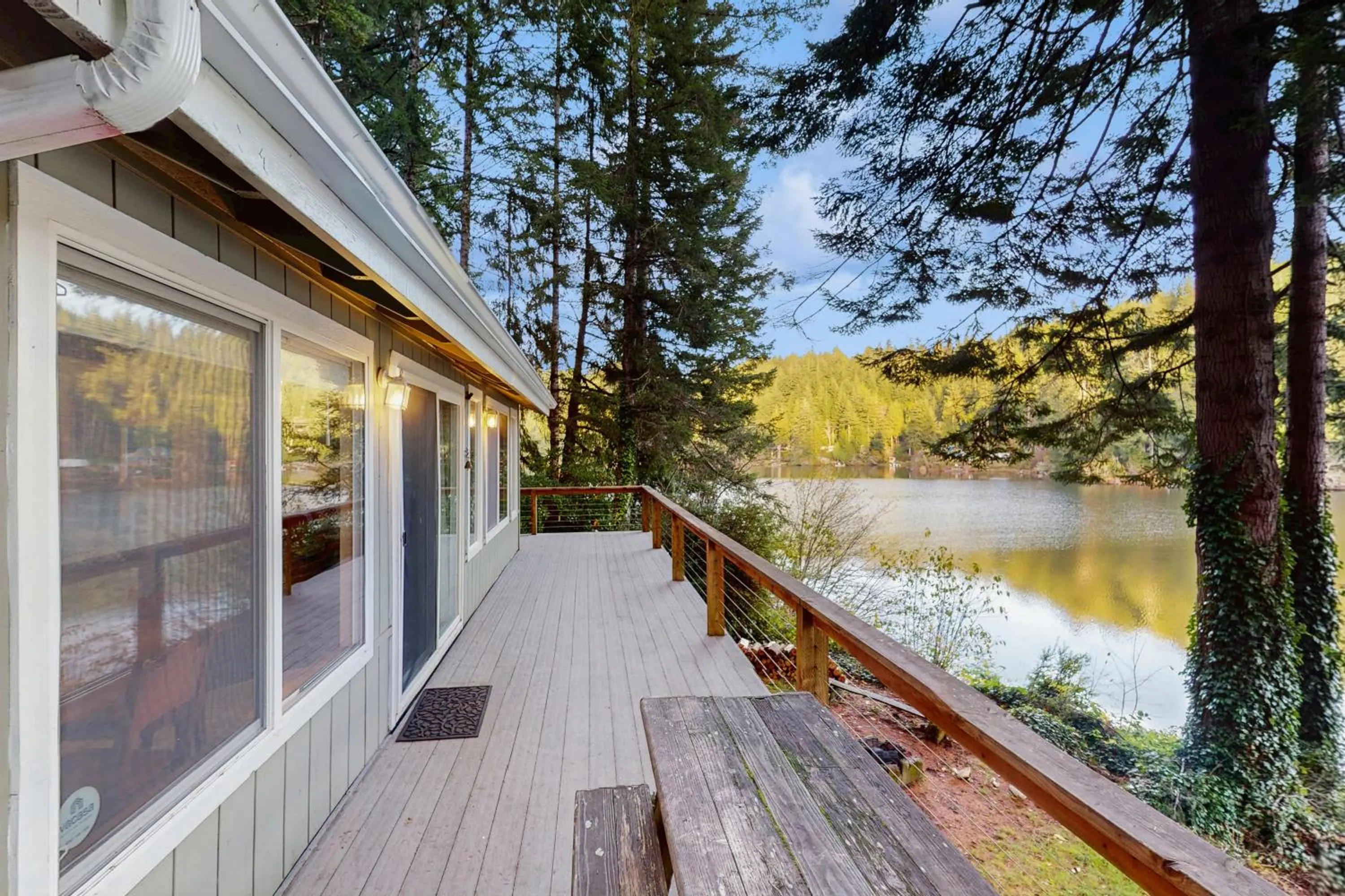 Rustic Retreat on Mercer Lake