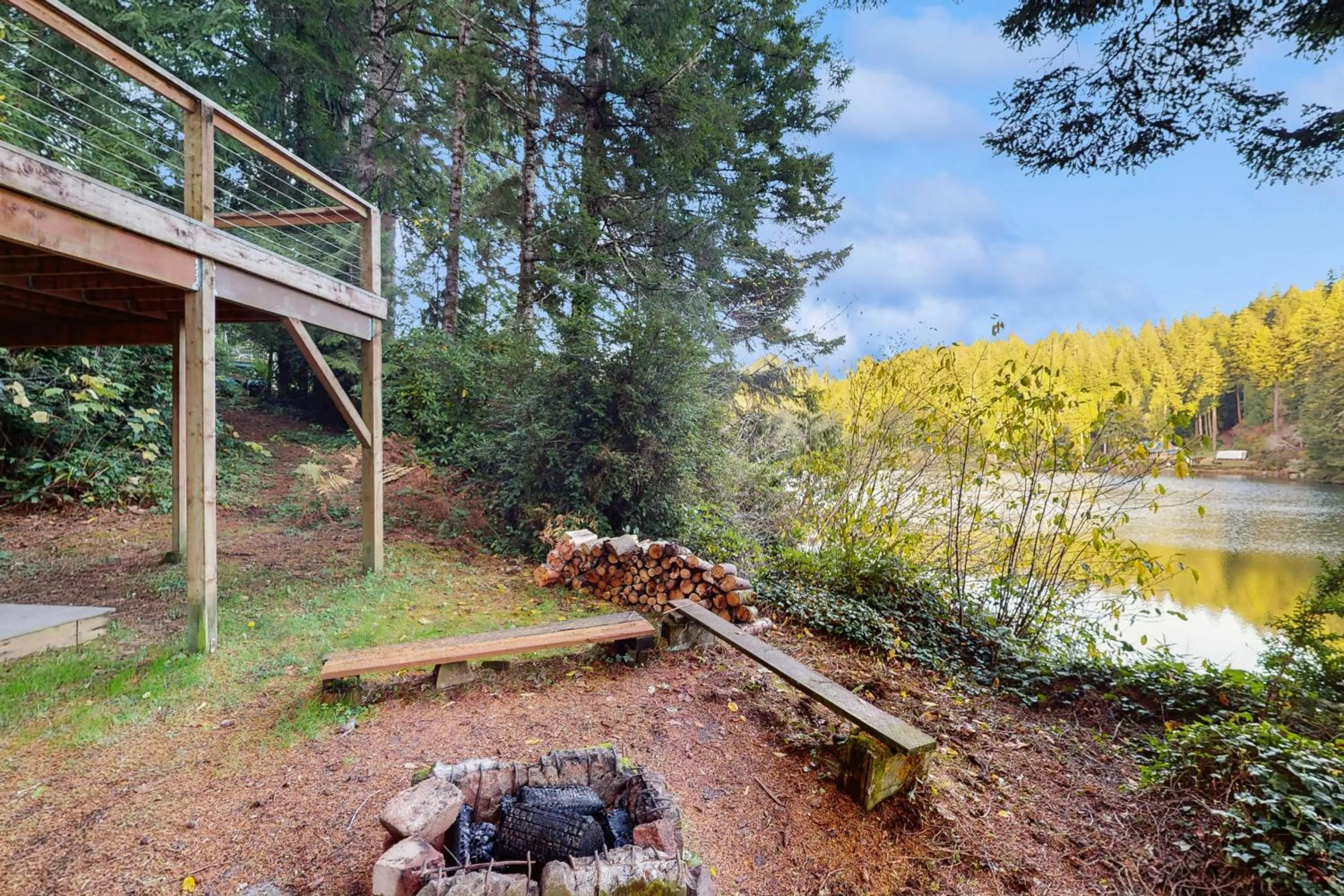 Rustic Retreat on Mercer Lake