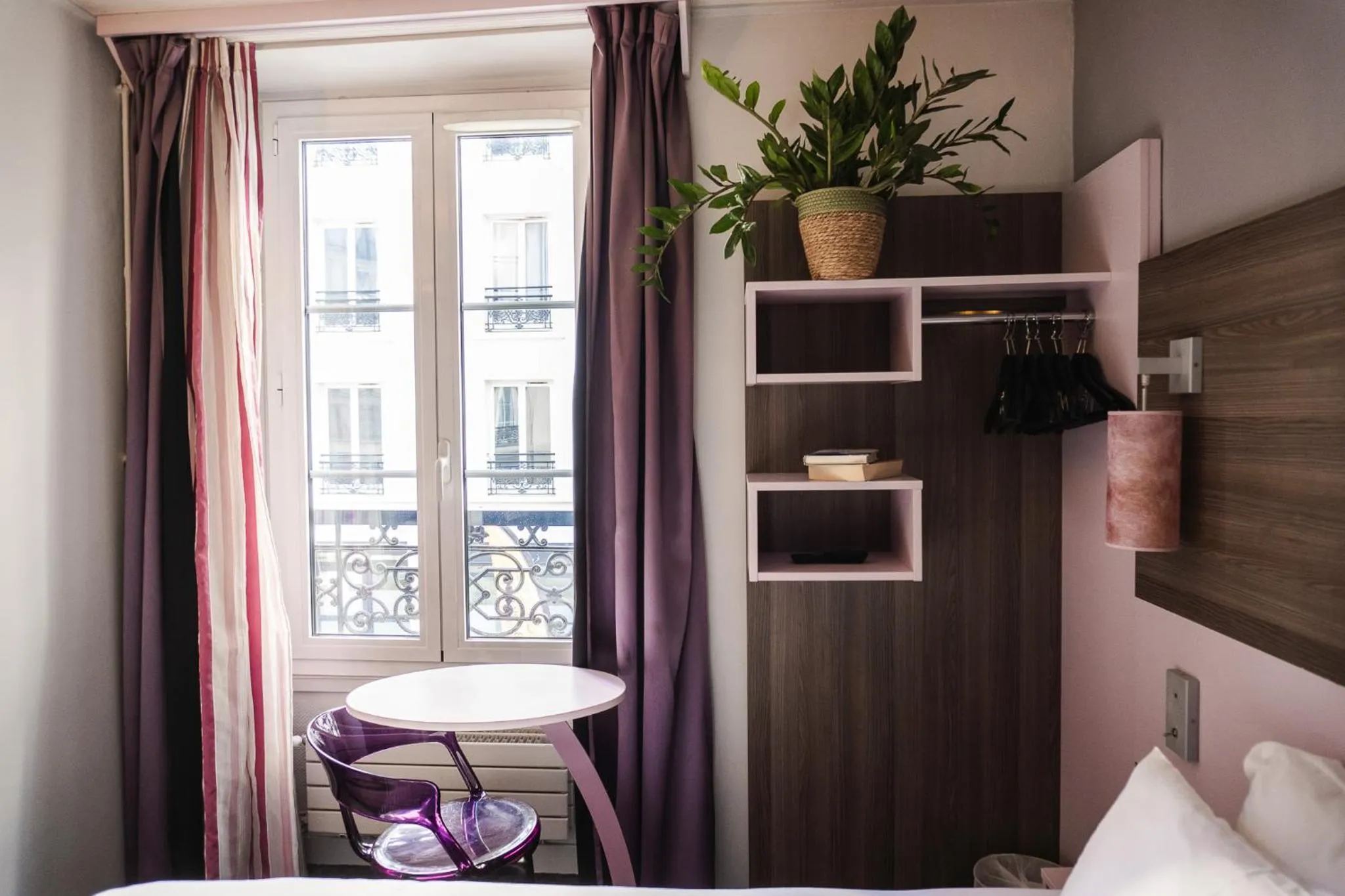 Photo of the whole room, Bed in Comfort Hotel Nation Père Lachaise