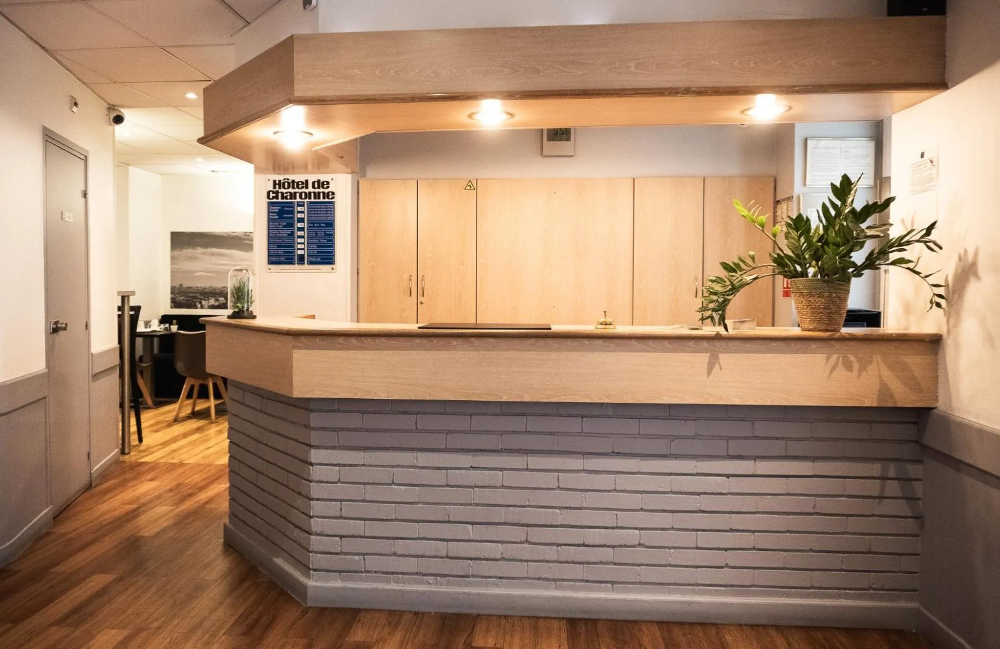 Lobby or reception in Comfort Hotel Nation Père Lachaise