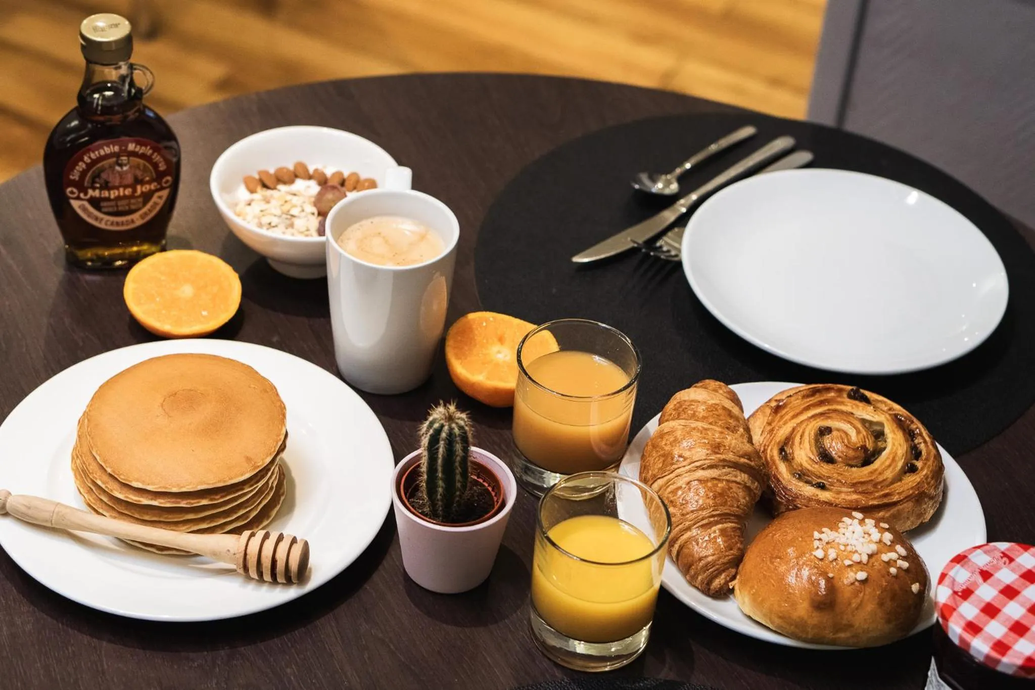 Buffet breakfast in Comfort Hotel Nation Père Lachaise