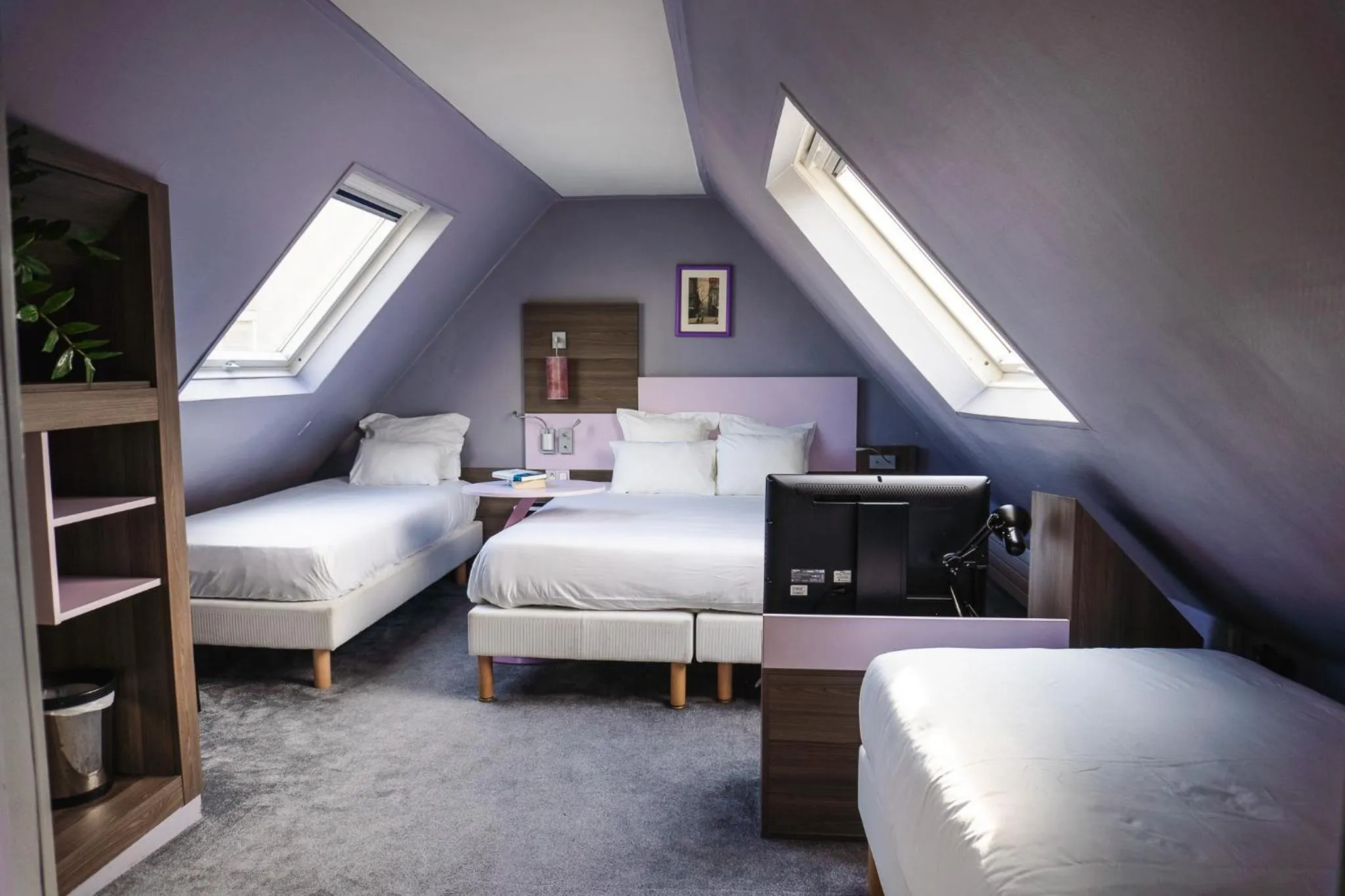 Photo of the whole room, Bed in Comfort Hotel Nation Père Lachaise