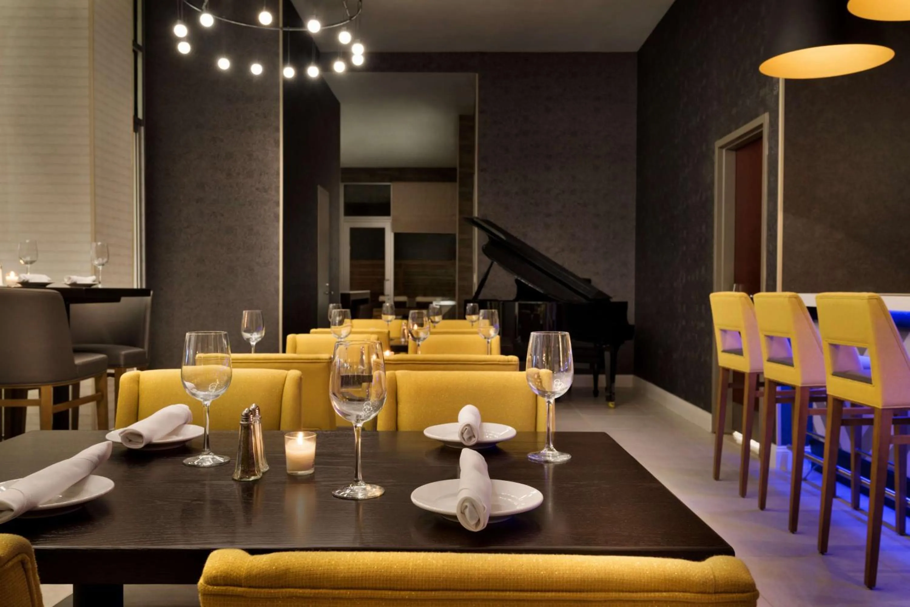 Lounge or bar in Hilton Garden Inn New York Times Square South