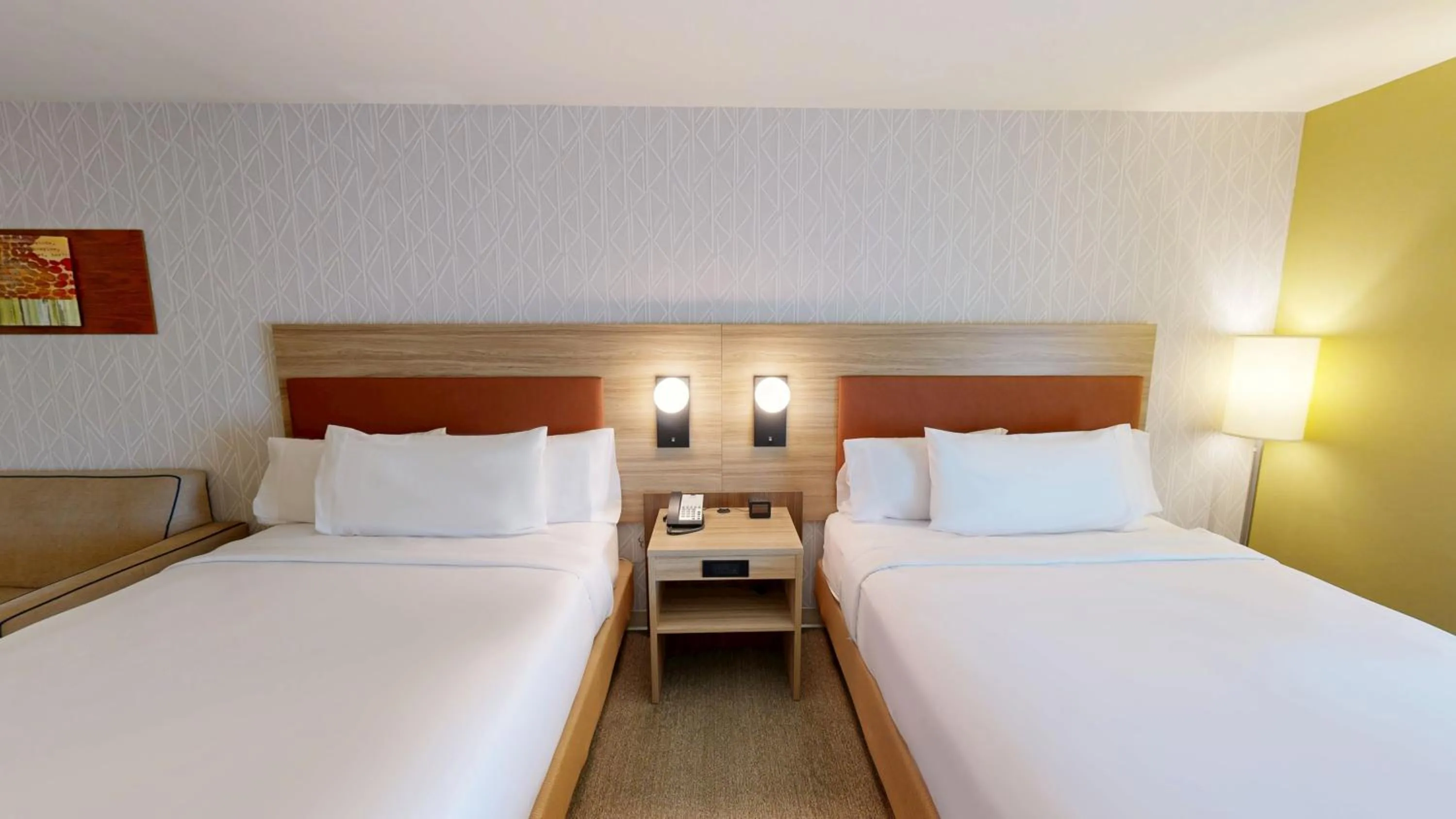 Bed in Hilton Garden Inn Phoenix-Tempe University Research Park, Az