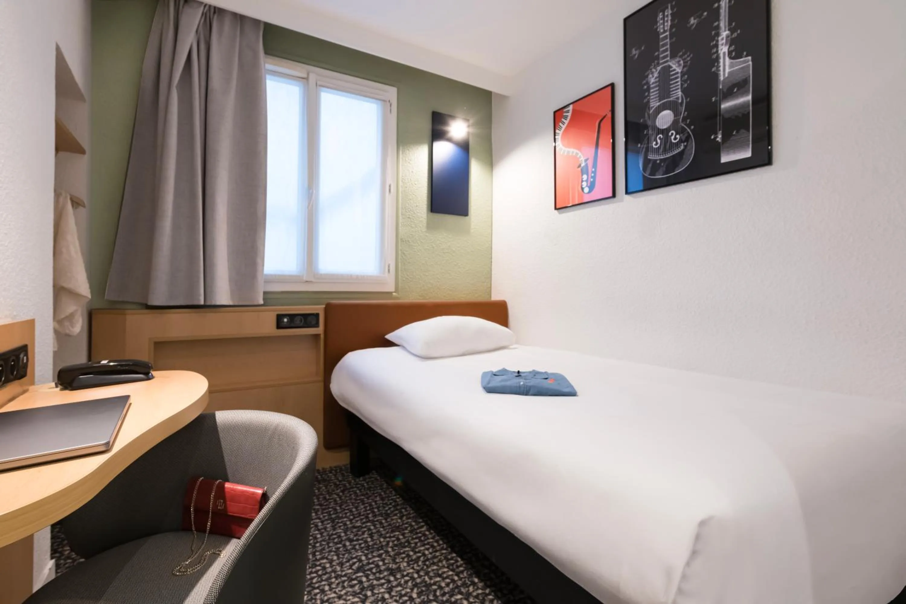 Bedroom, Bed in ibis Paris Gare du Nord TGV