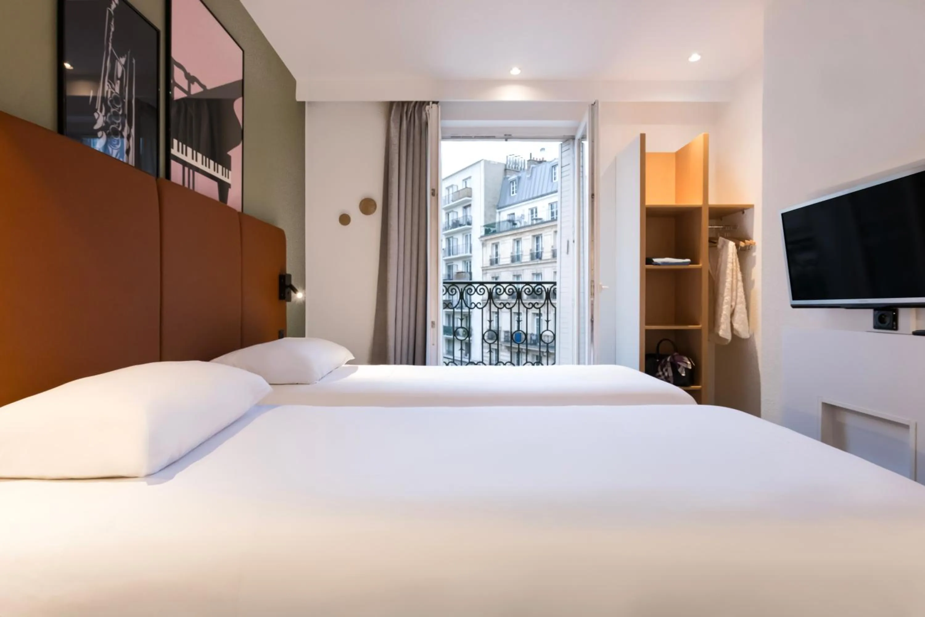 Bed in ibis Paris Gare du Nord TGV