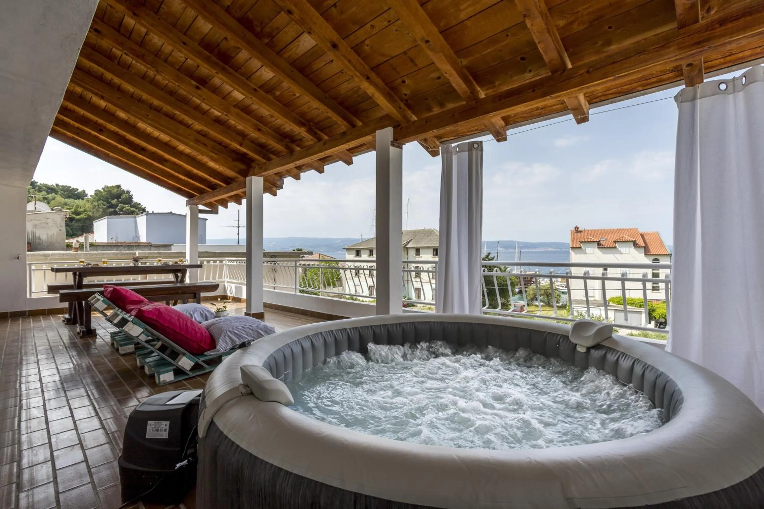 Hot Tub in Apartments Keko