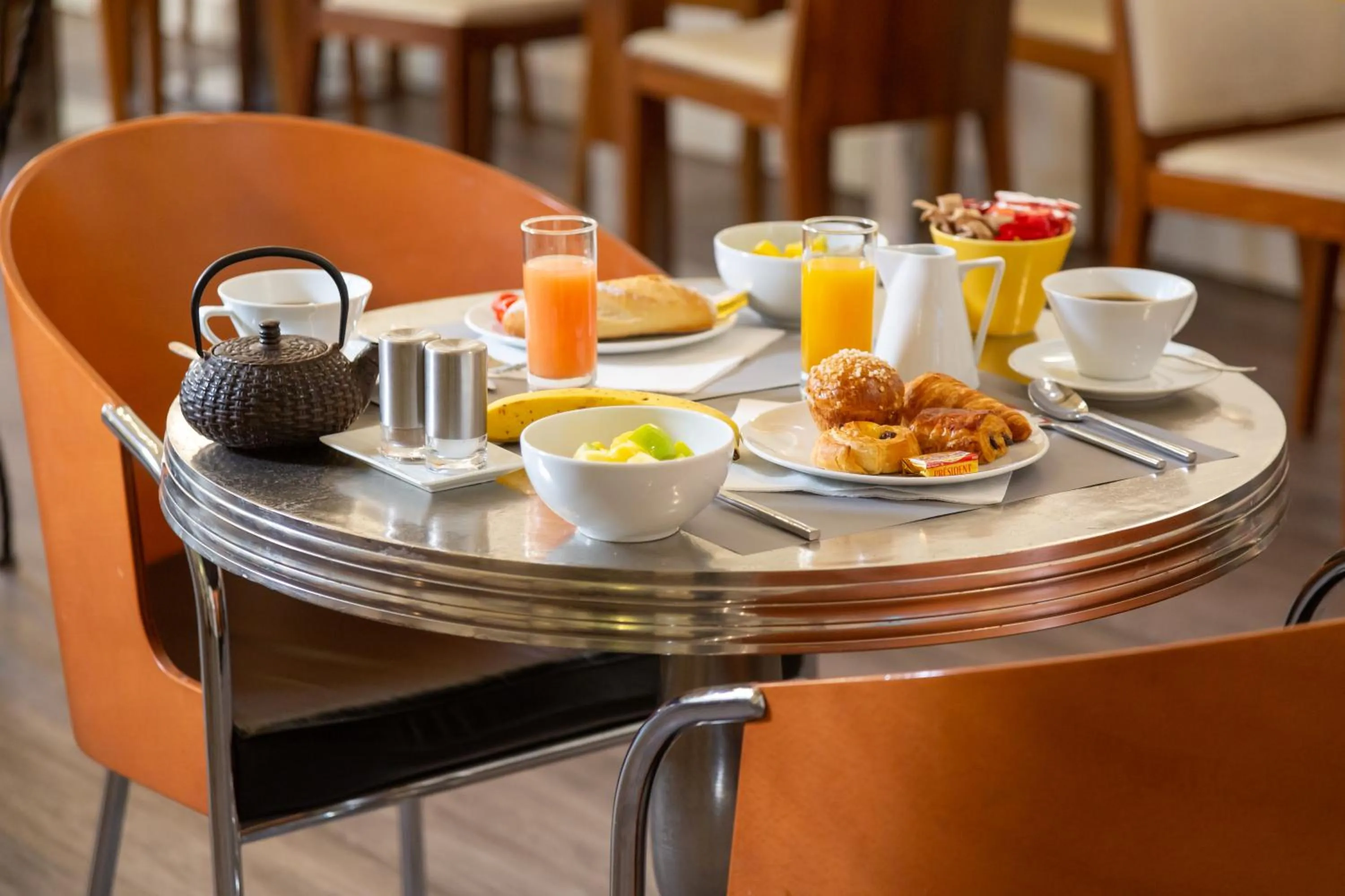 Restaurant/places to eat in Hotel Colette