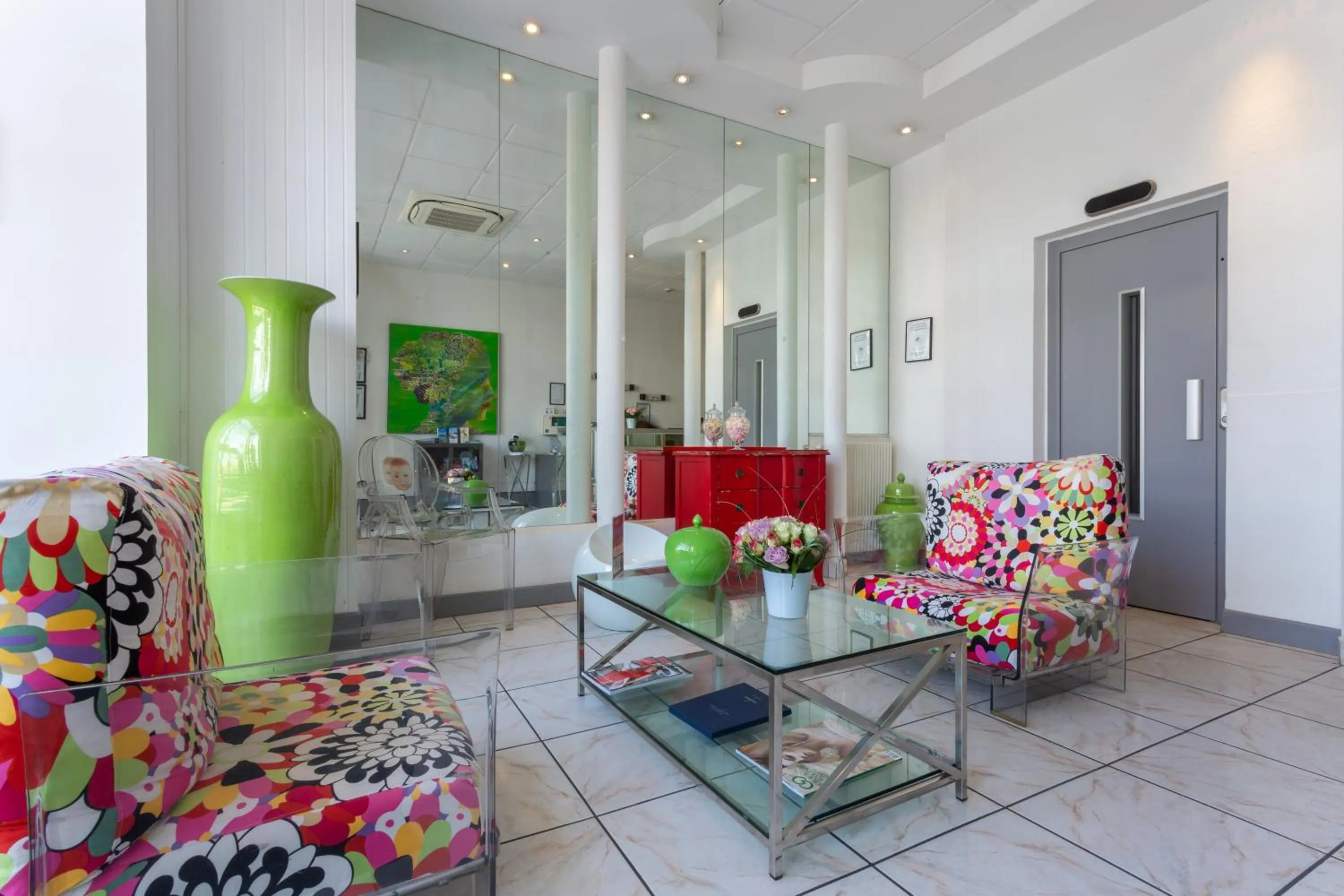 Living room, Lobby/Reception in Hotel Colette