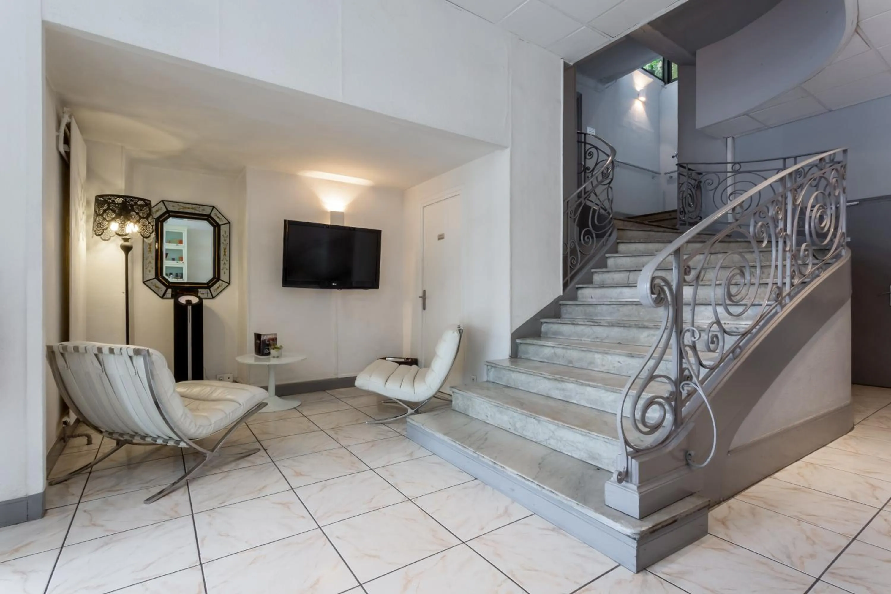 Communal lounge/ TV room, Seating Area in Hotel Colette