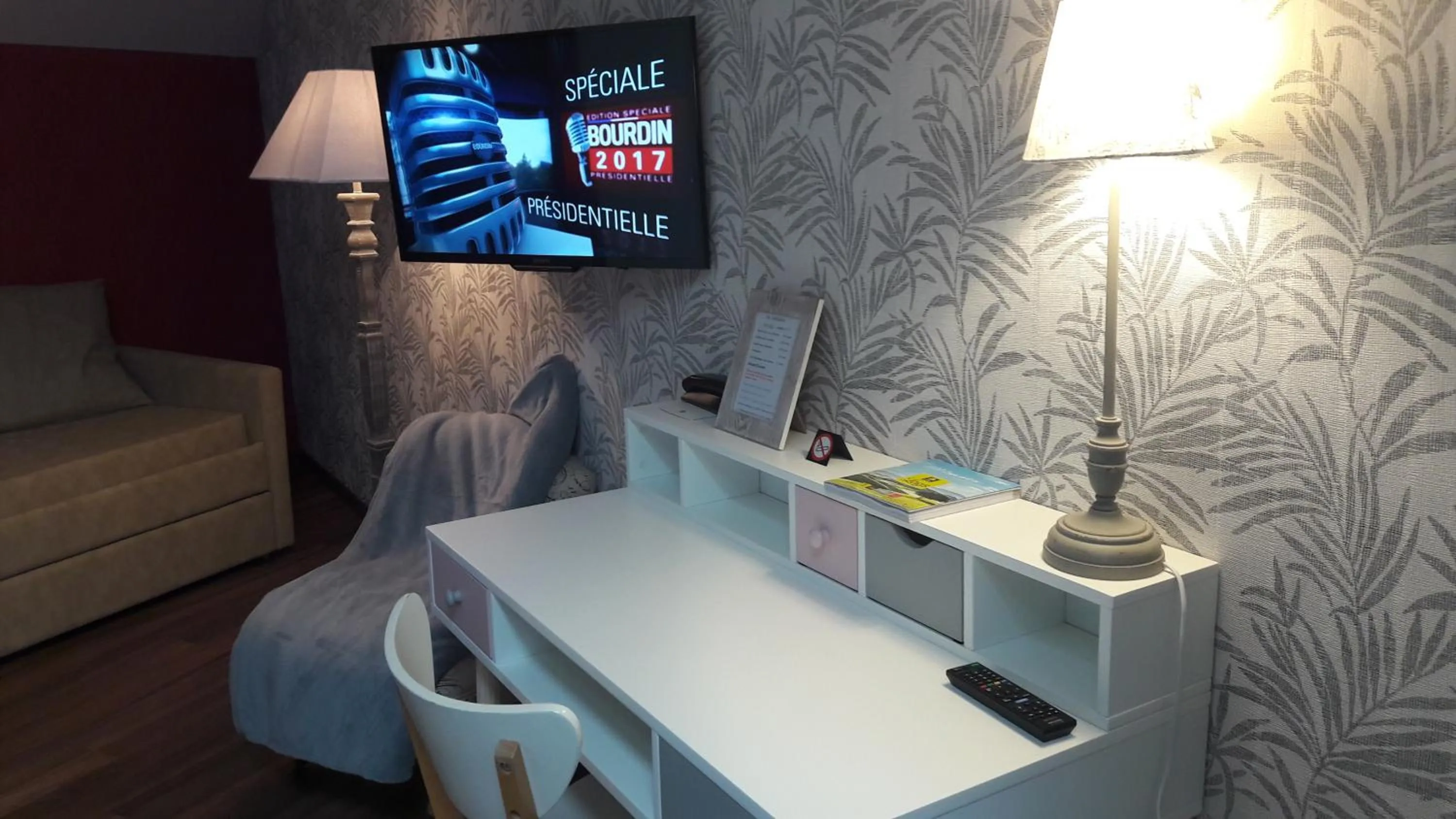 Bedroom in Hotel Les Aubépines