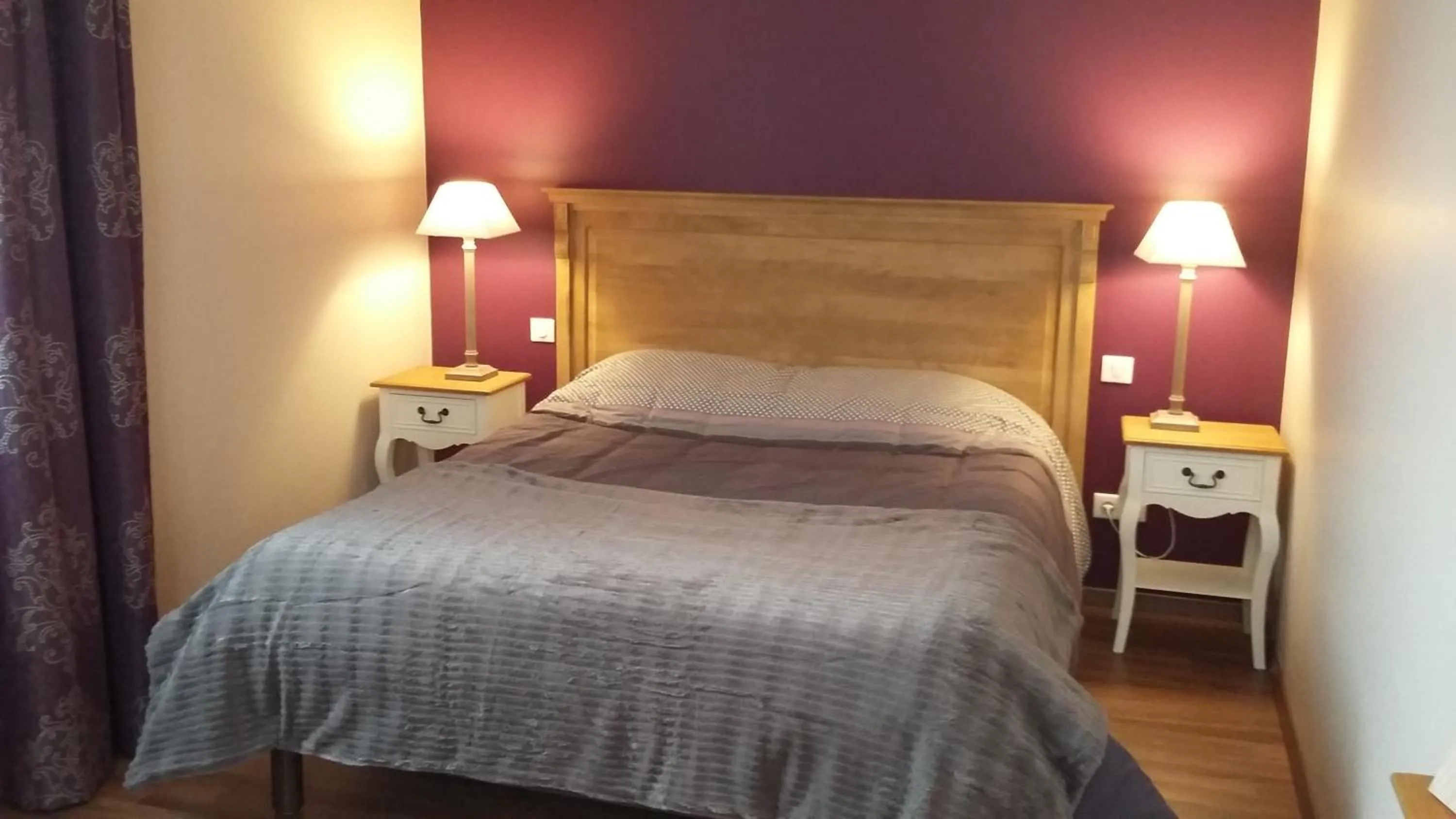 Bedroom, Bed in Hotel Les Aubépines