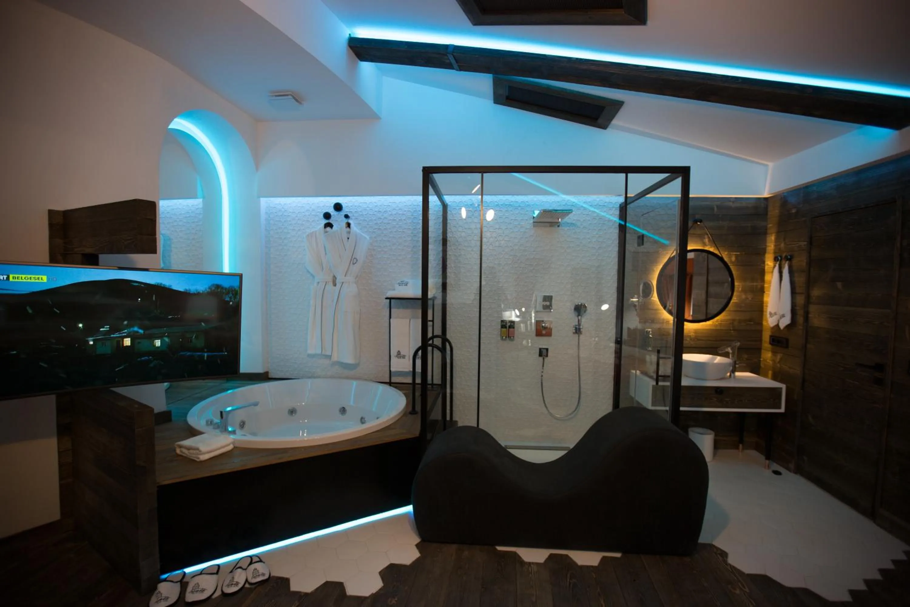 Shower in Cephanelik Butik Hotel