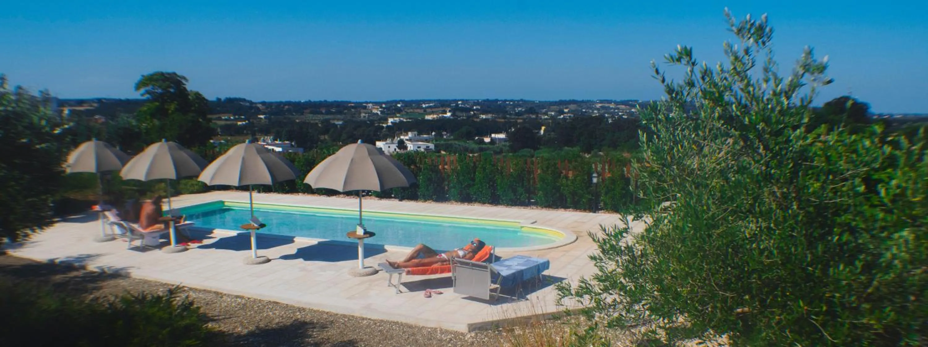 Pool view in Il Carpino