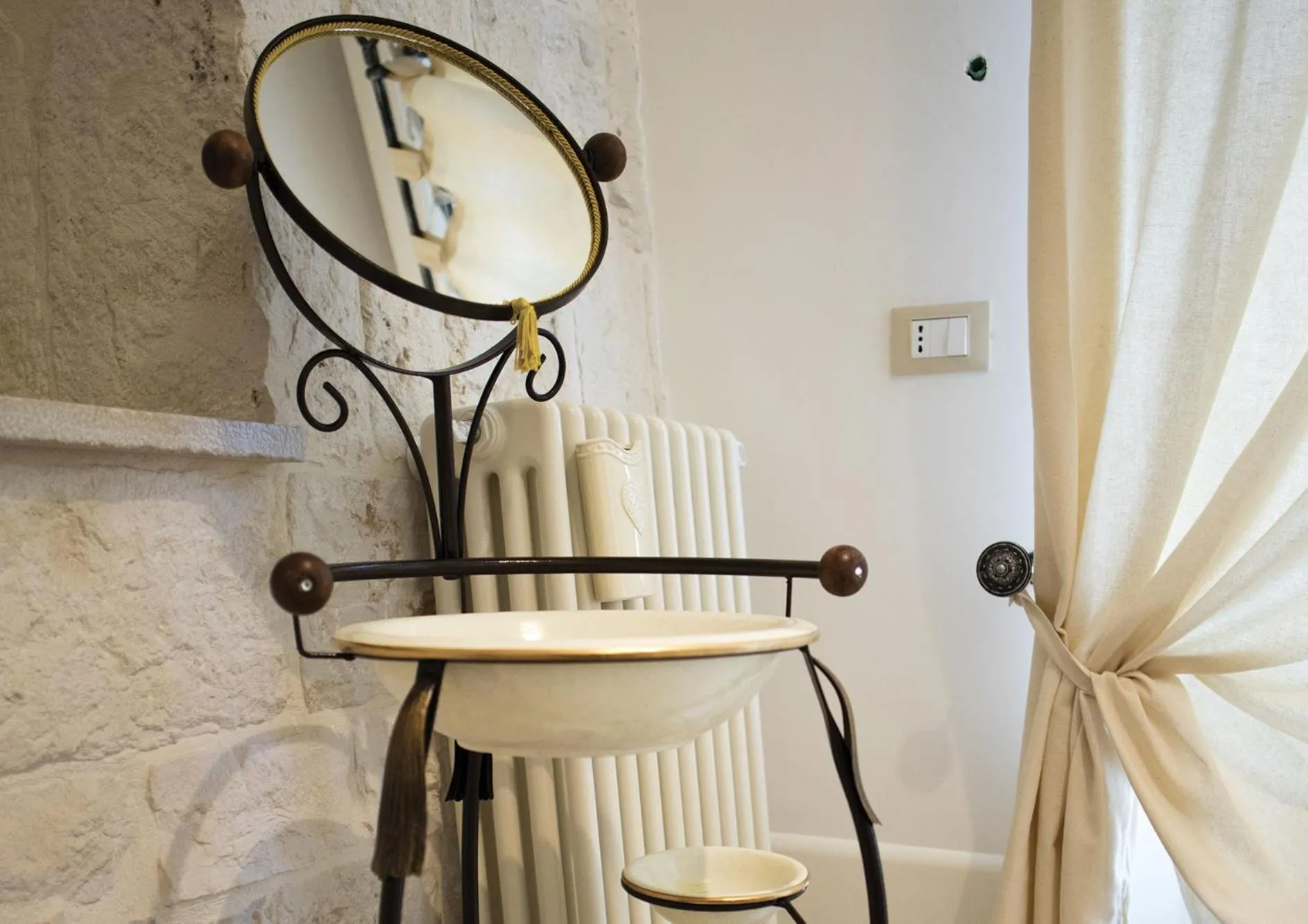 Decorative detail in Il Carpino