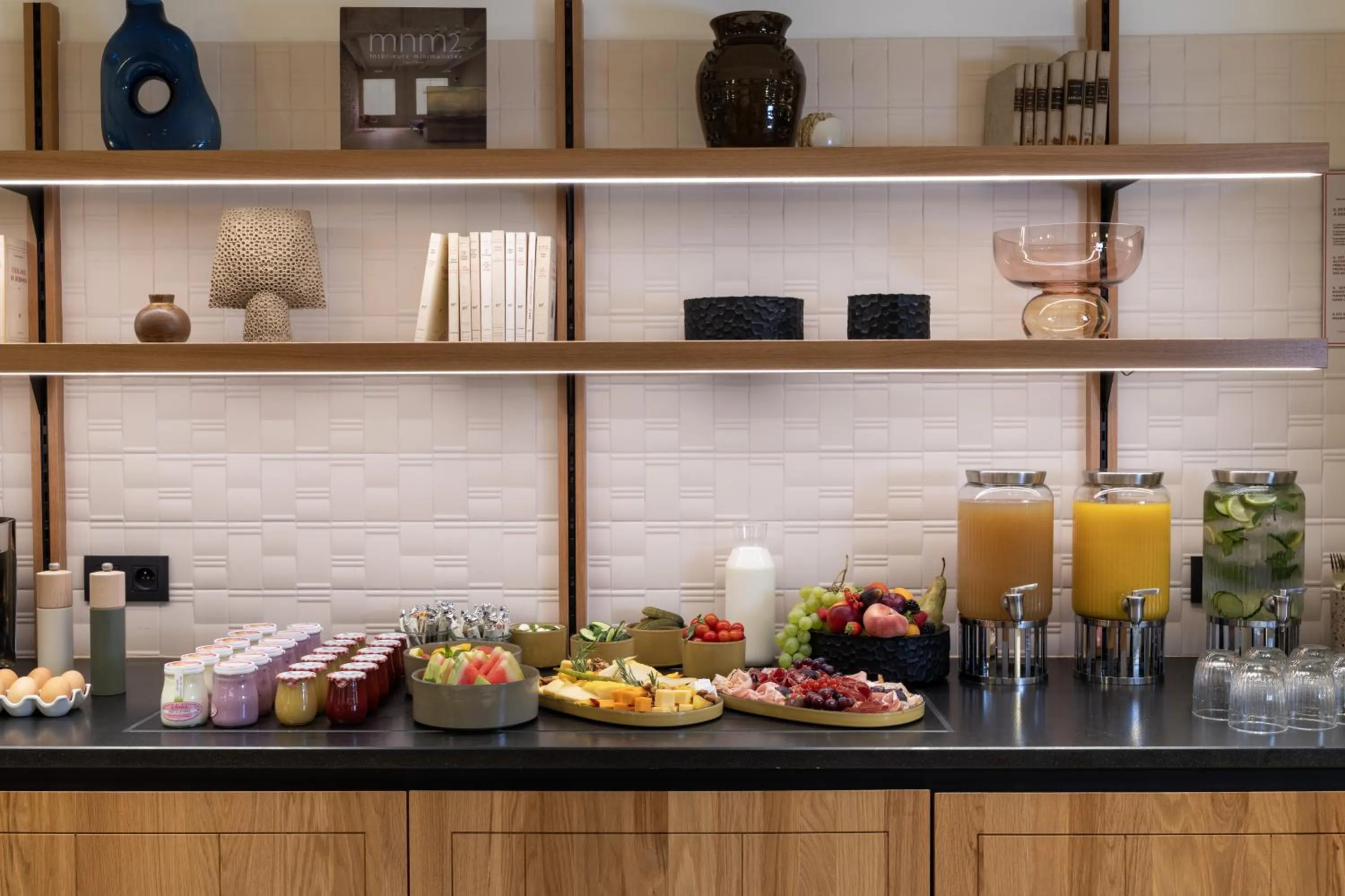 Buffet breakfast in Hôtel Brady