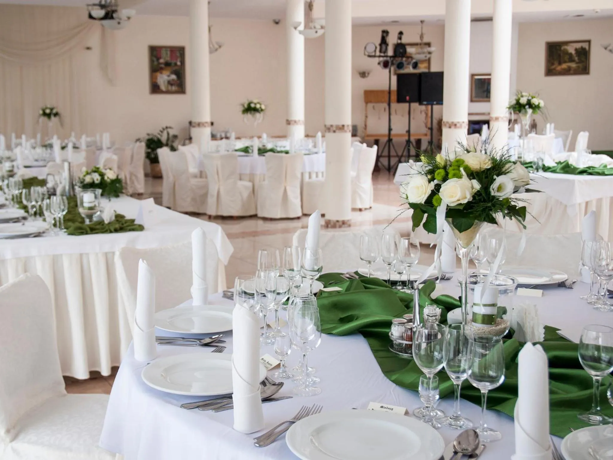 Restaurant/places to eat in Hotel Restauracja Autos