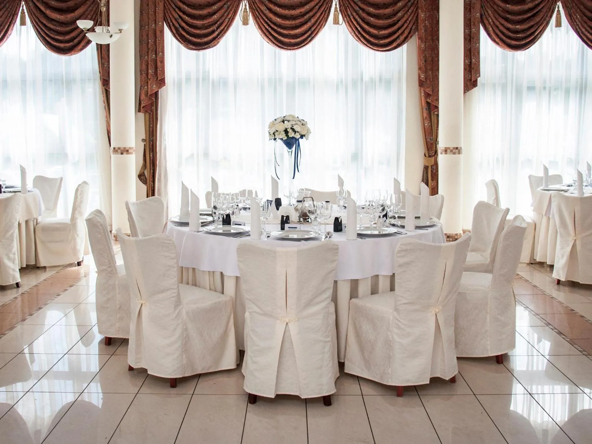 Restaurant/places to eat in Hotel Restauracja Autos