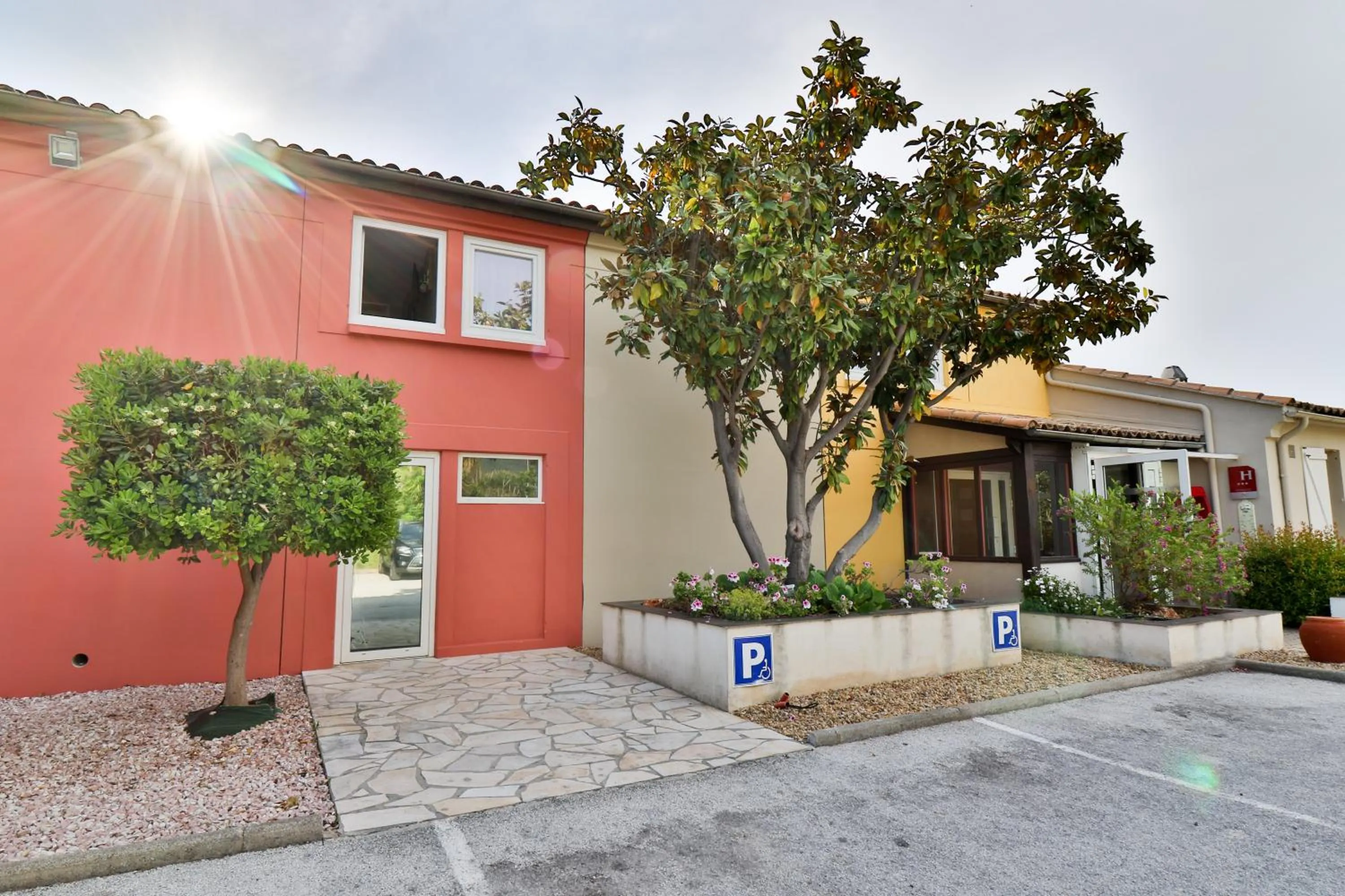 Facade/entrance in Hotel Le Coudon