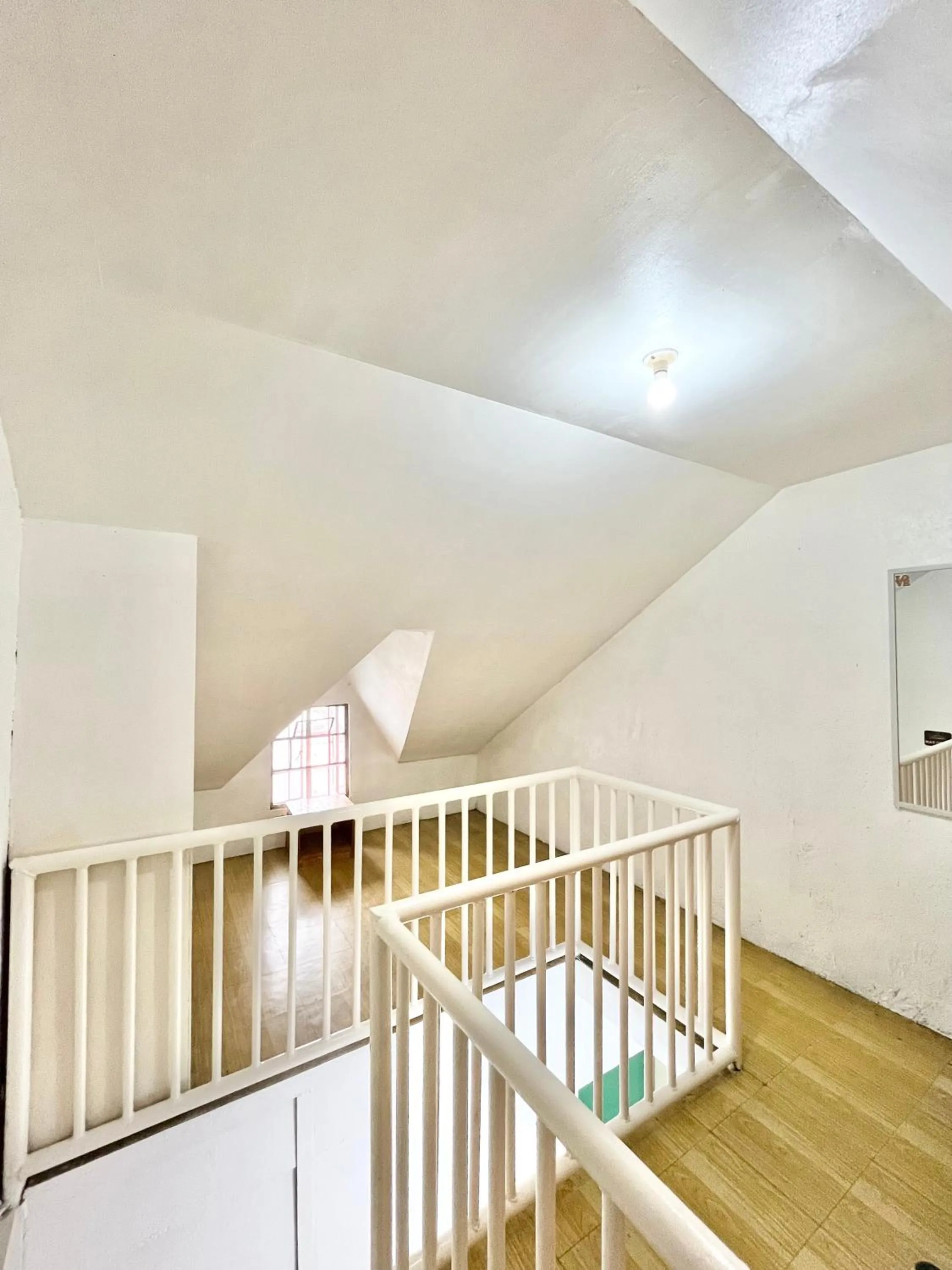 Nomads MNL Backpackers Homestay - near Airport