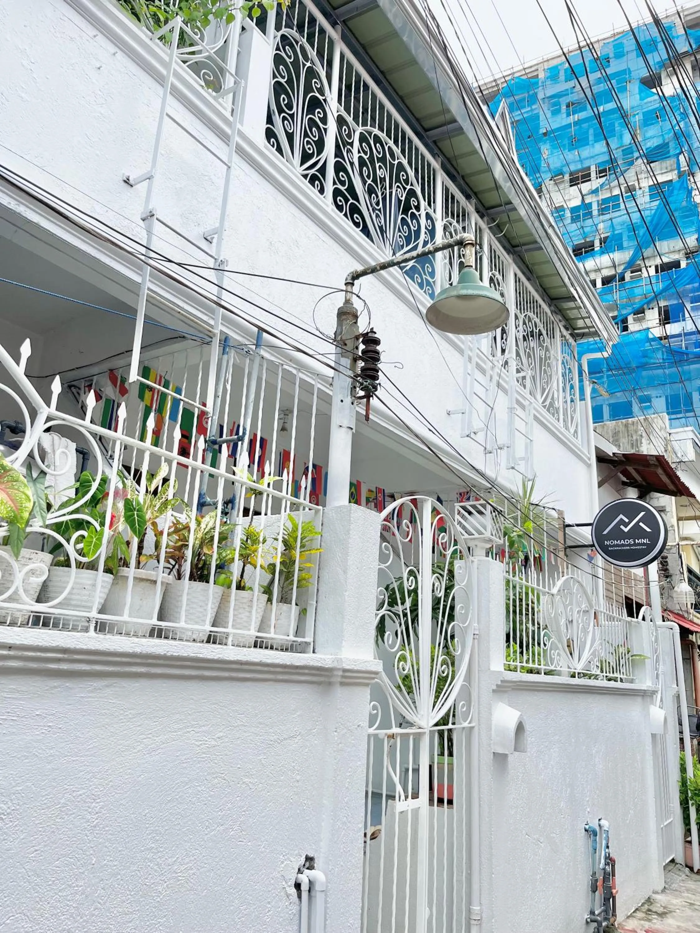 Property building in Nomads MNL Backpackers Homestay - near Airport