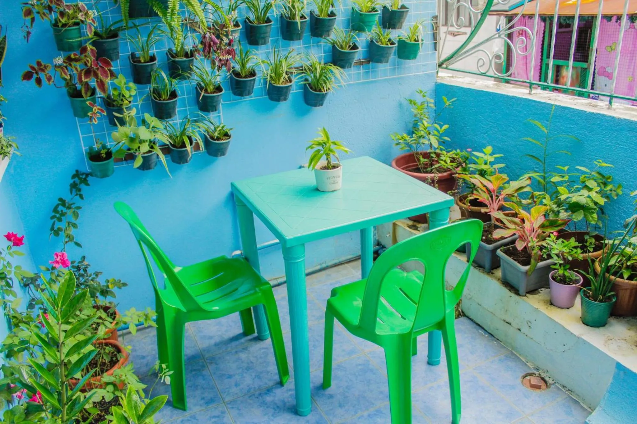 Property building in Backpackers Homestay - NomadsMNL