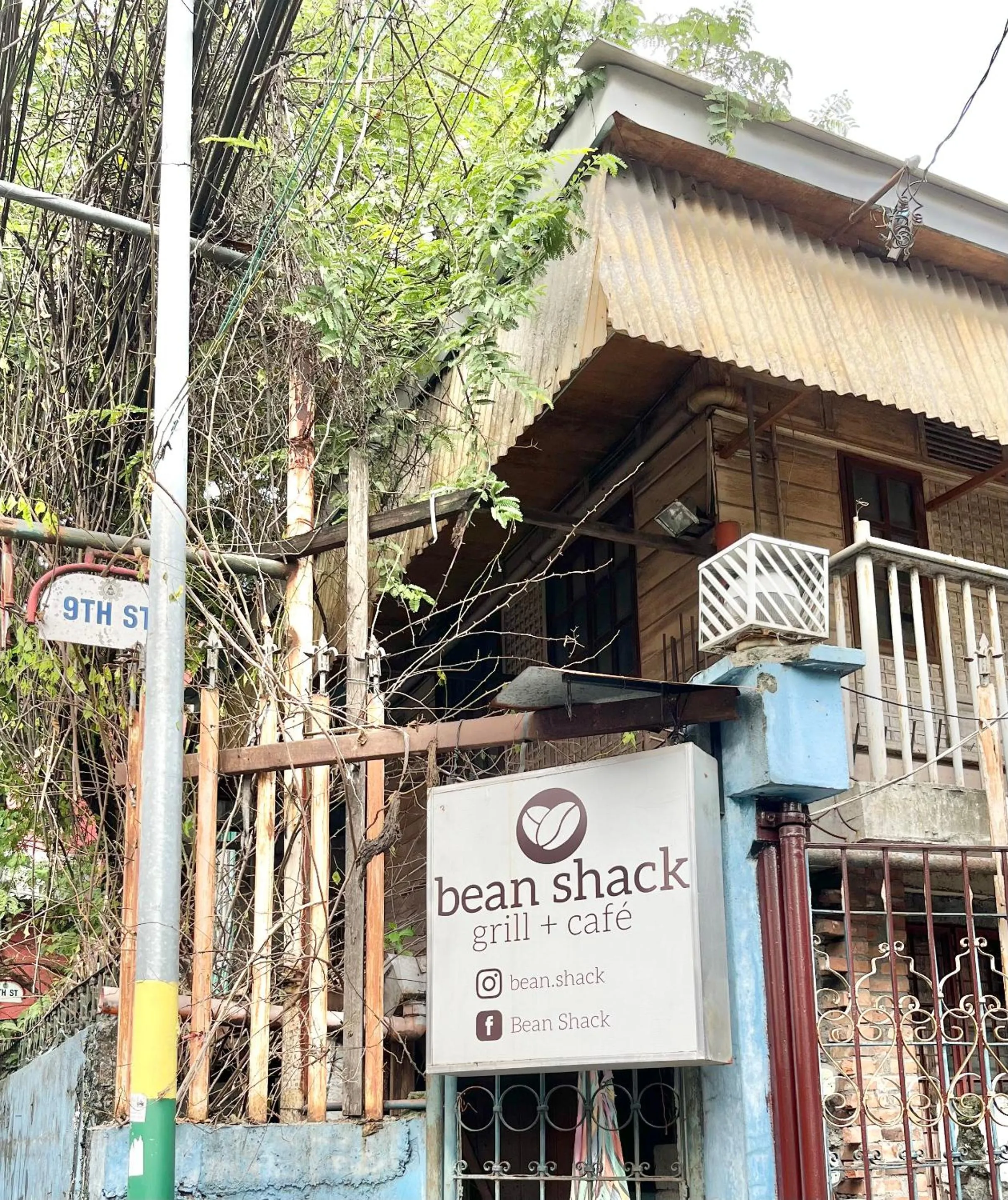 Nomads MNL Backpackers Homestay - near Airport