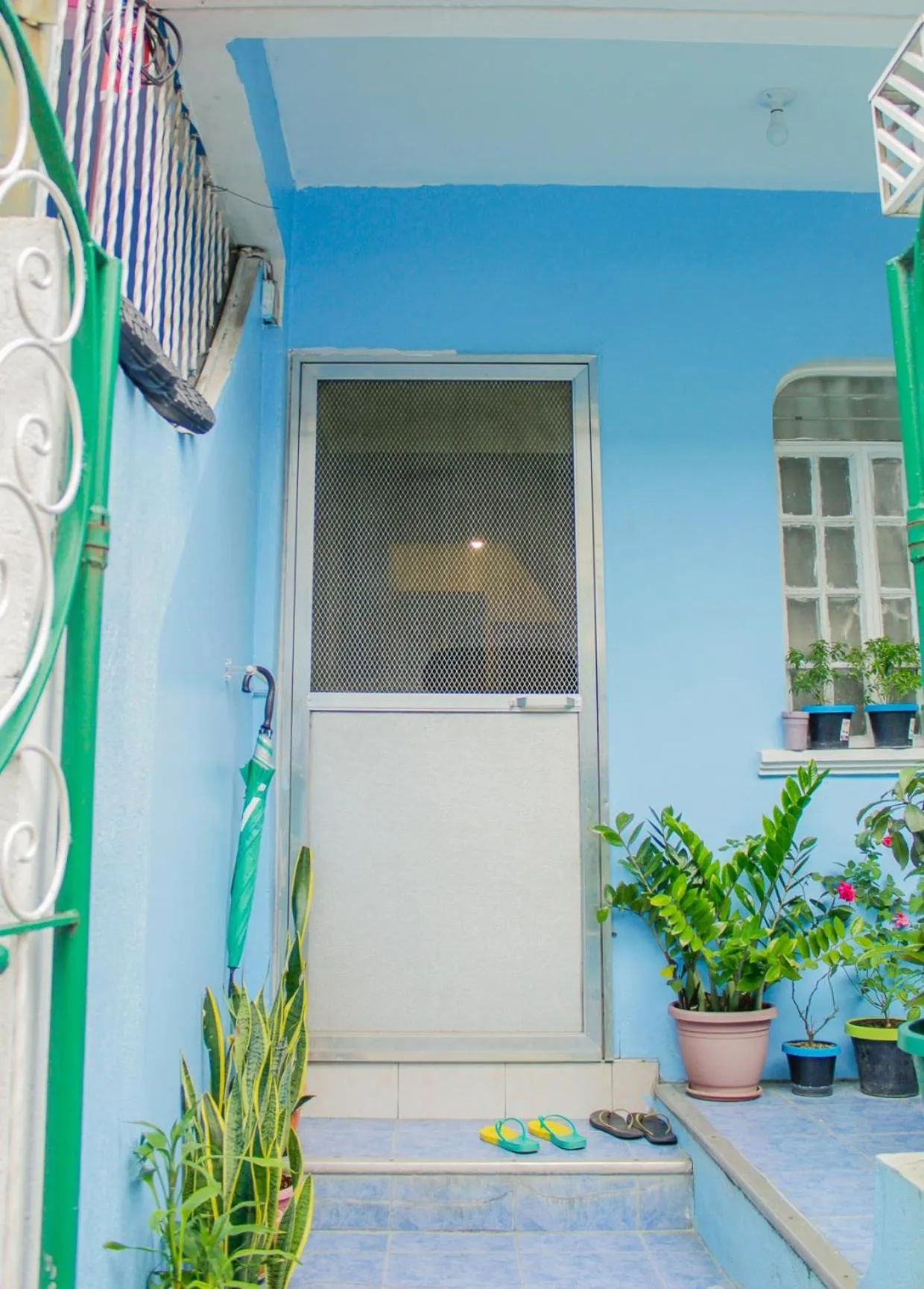 Property building in Backpackers Homestay - NomadsMNL