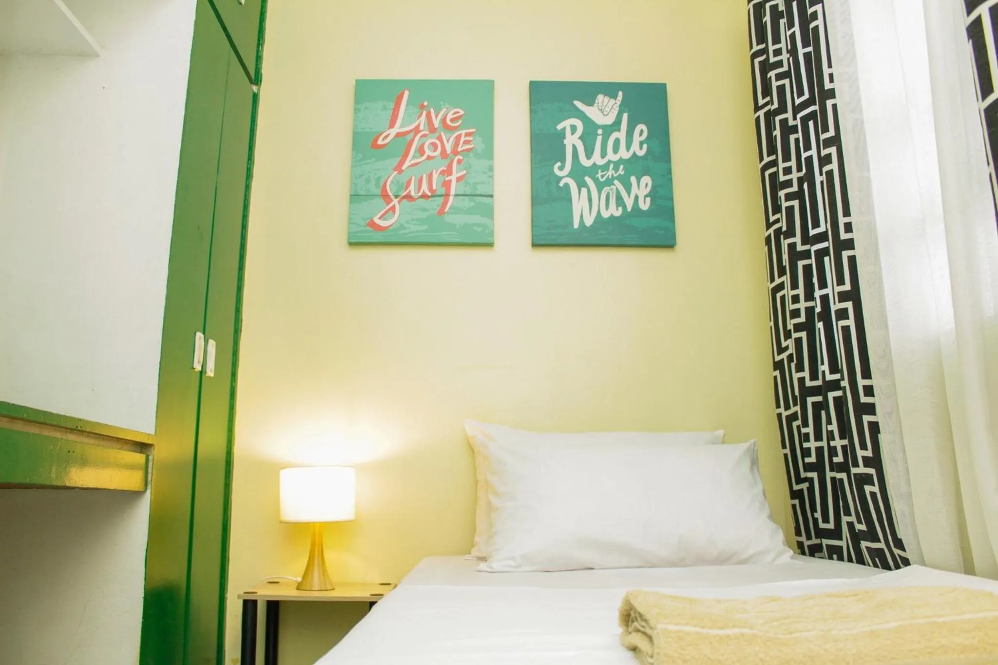 Bed in Backpackers Homestay - NomadsMNL