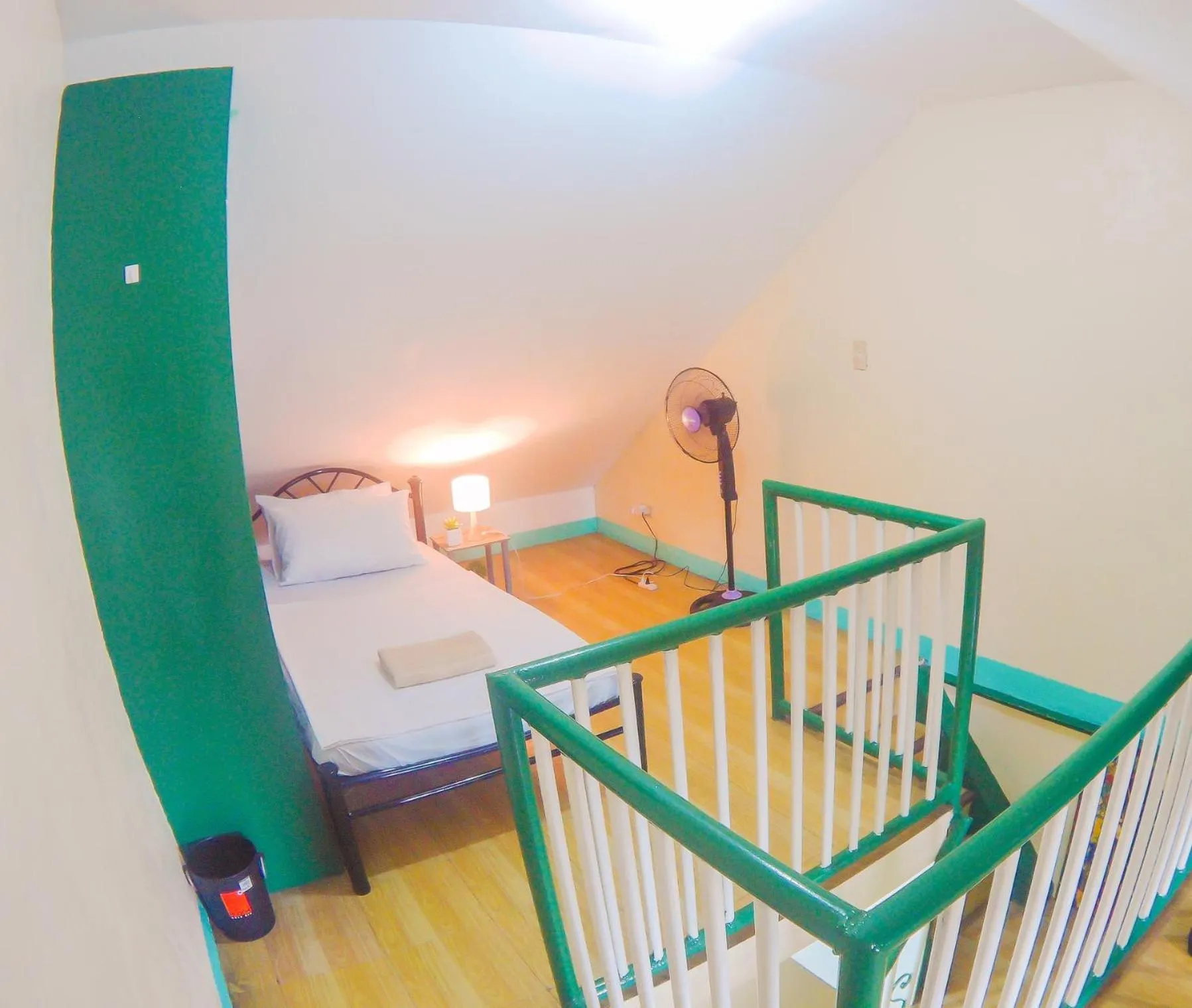 Bed in Backpackers Homestay - NomadsMNL