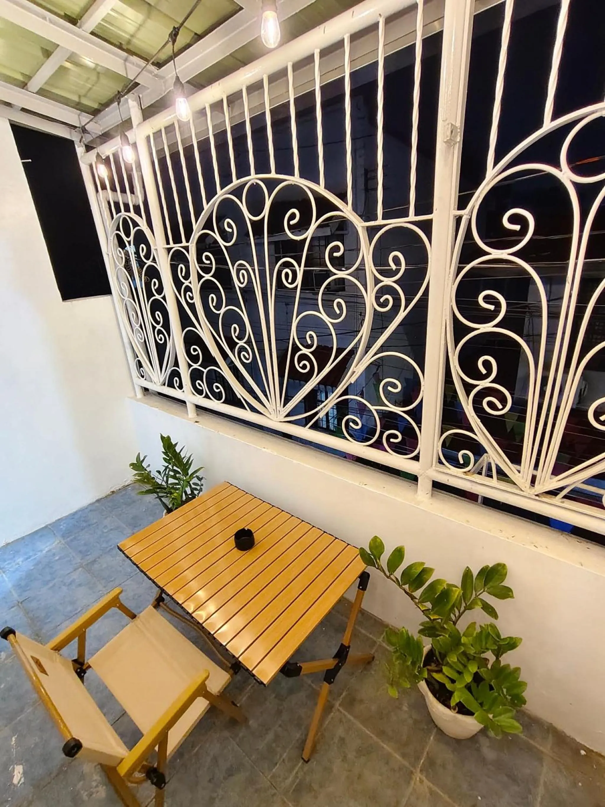 Nomads MNL Backpackers Homestay - near Airport