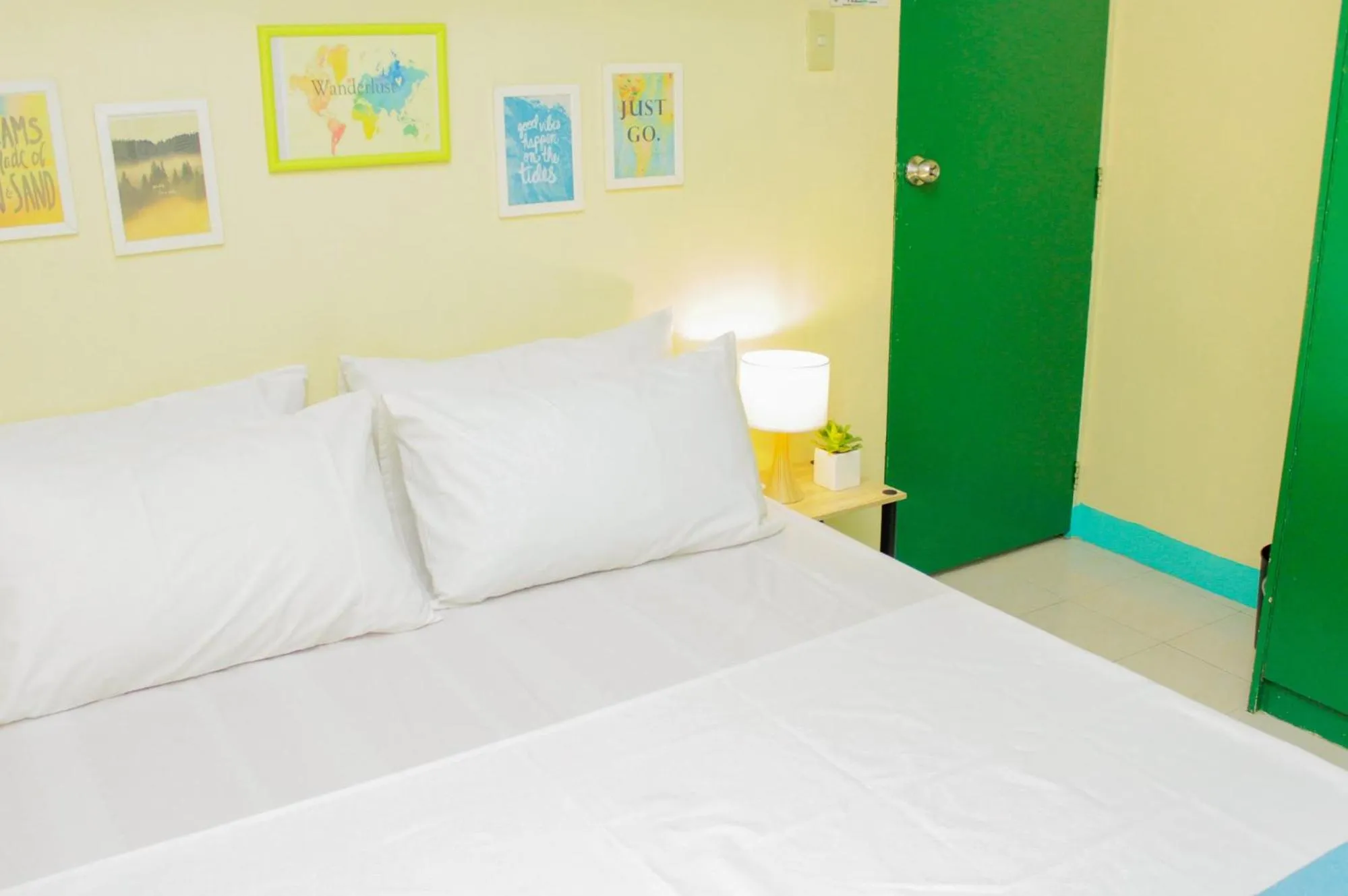 Bed in Backpackers Homestay - NomadsMNL