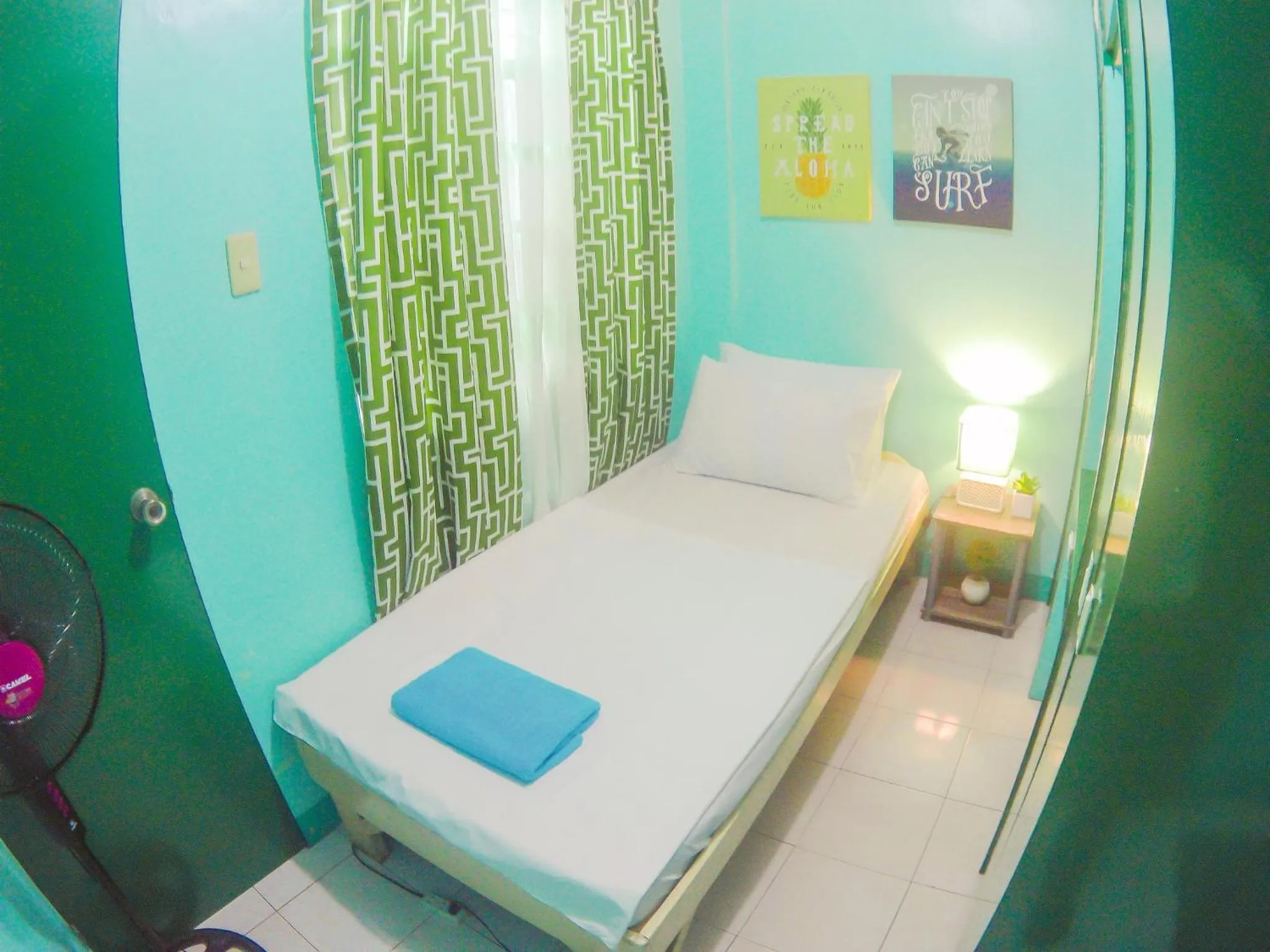 Bed in Backpackers Homestay - NomadsMNL