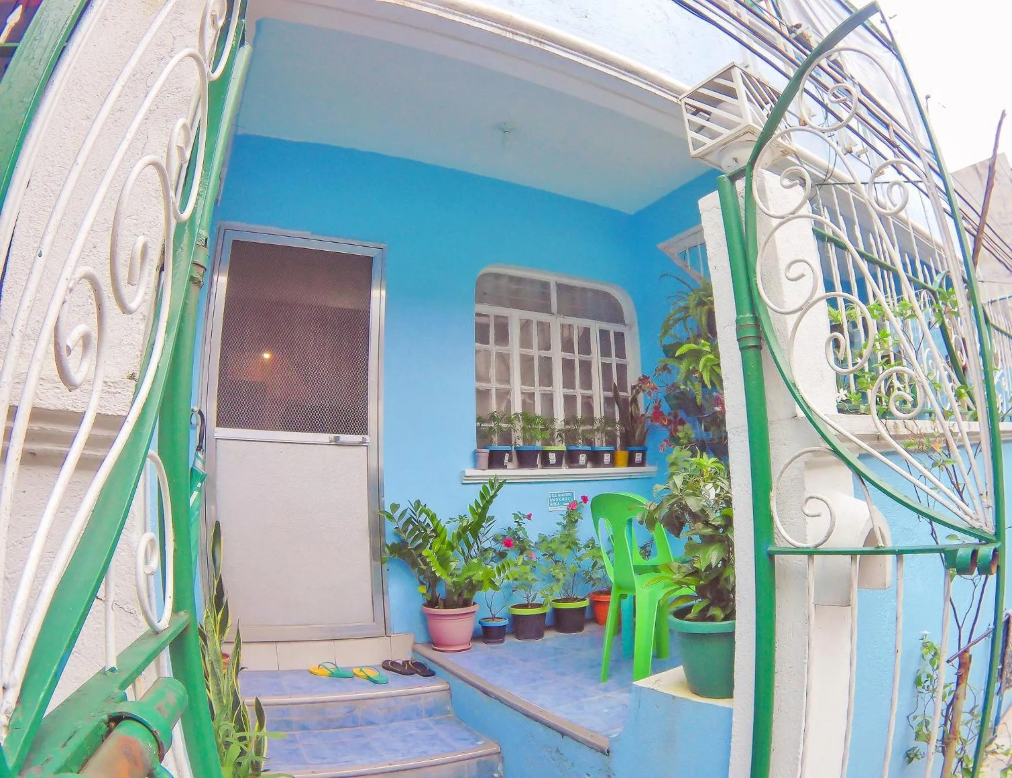 Property building in Backpackers Homestay - NomadsMNL
